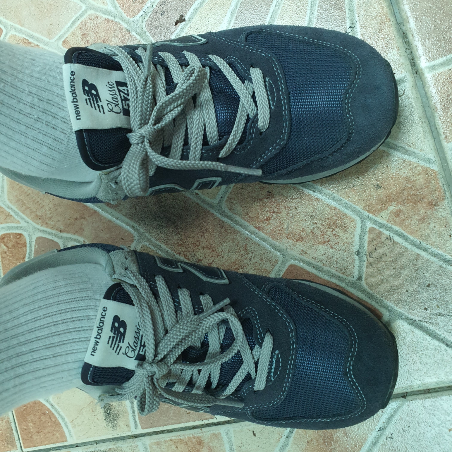 New Balance 574 Navy - D Standard 착용 스타일 - 1