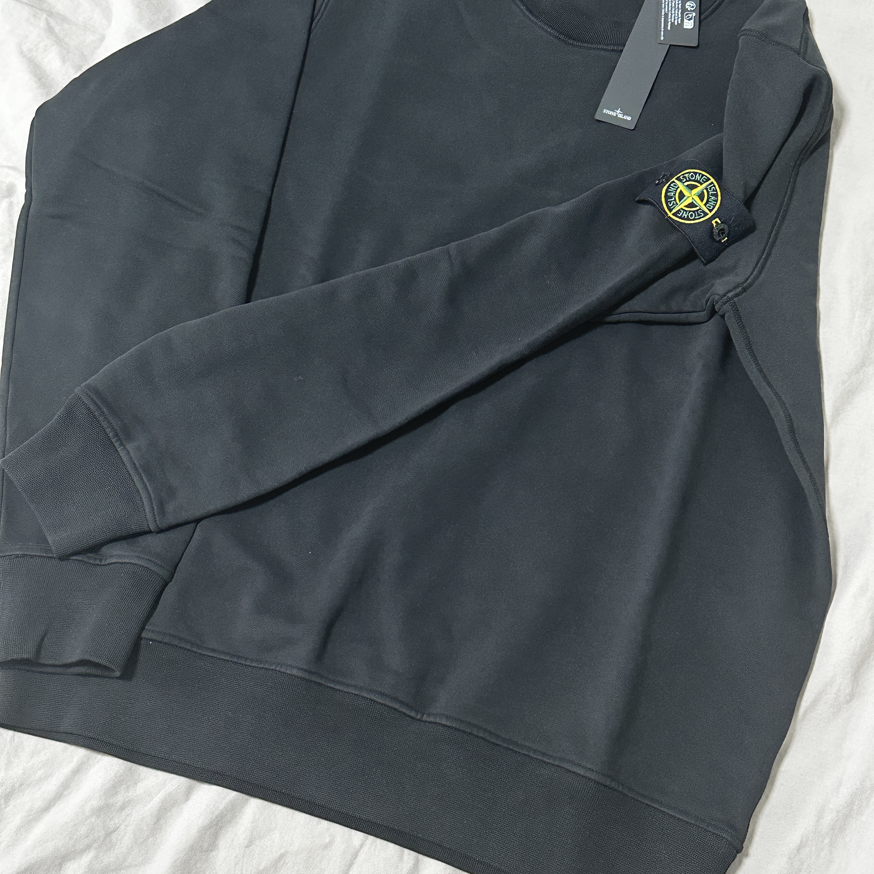Stone Island 63051 Cotton Fleece Garment Dyed Sweatshirt Black - 23SS 착용 스타일 - 2