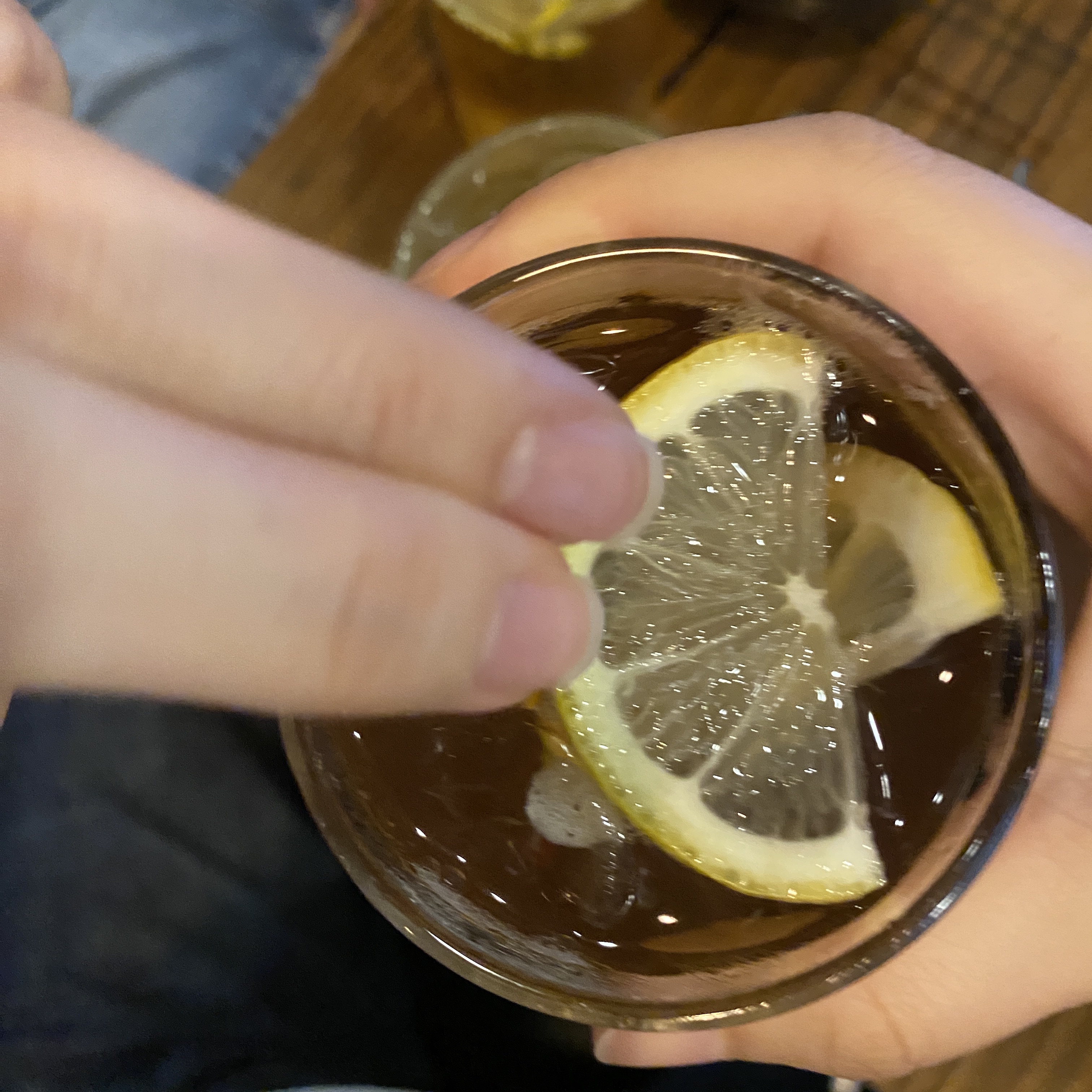 Nike Air Force 1 '07 White Gum Light Brown 착용 스타일 - 3