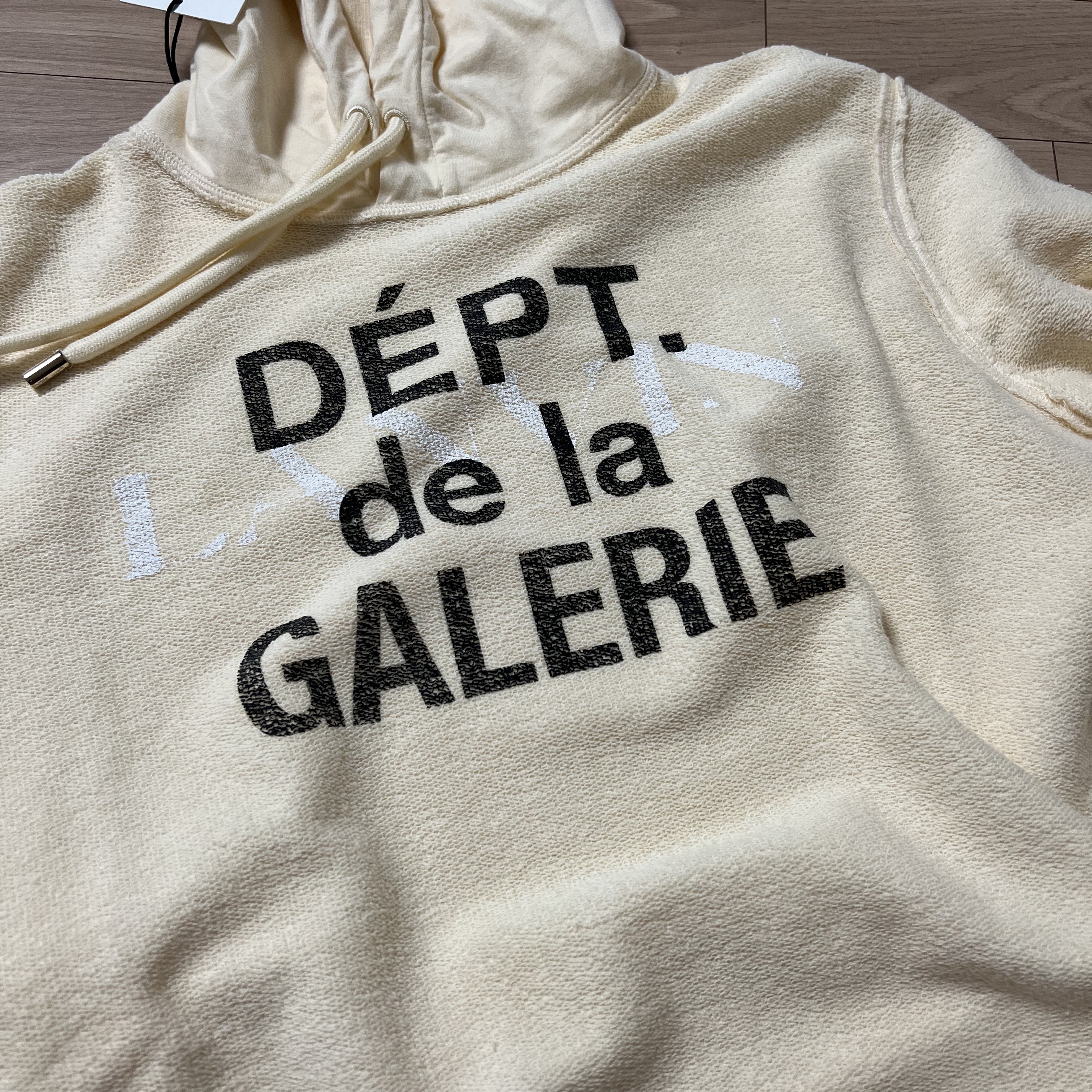 Gallery Dept. x Lanvin Faded Effect Hoodie Ivory 착용 스타일 - 3