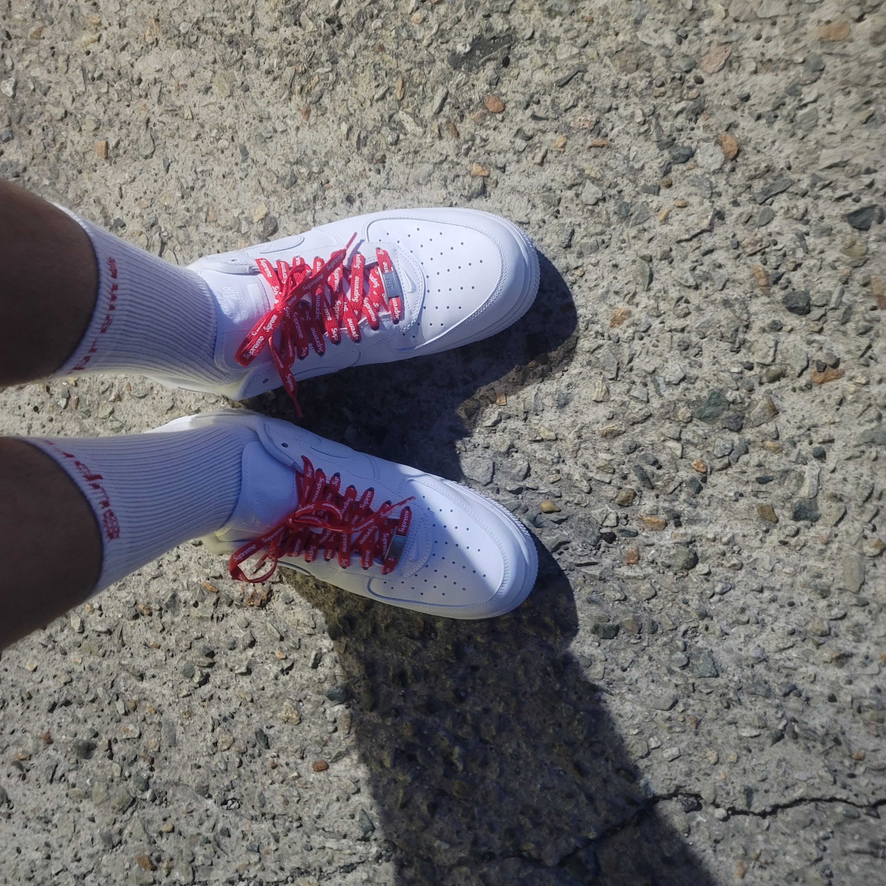 Supreme Hanes Crew Socks White (4 Pack), Nike x Supreme Air Force 1 Low White 착용 스타일 - 1
