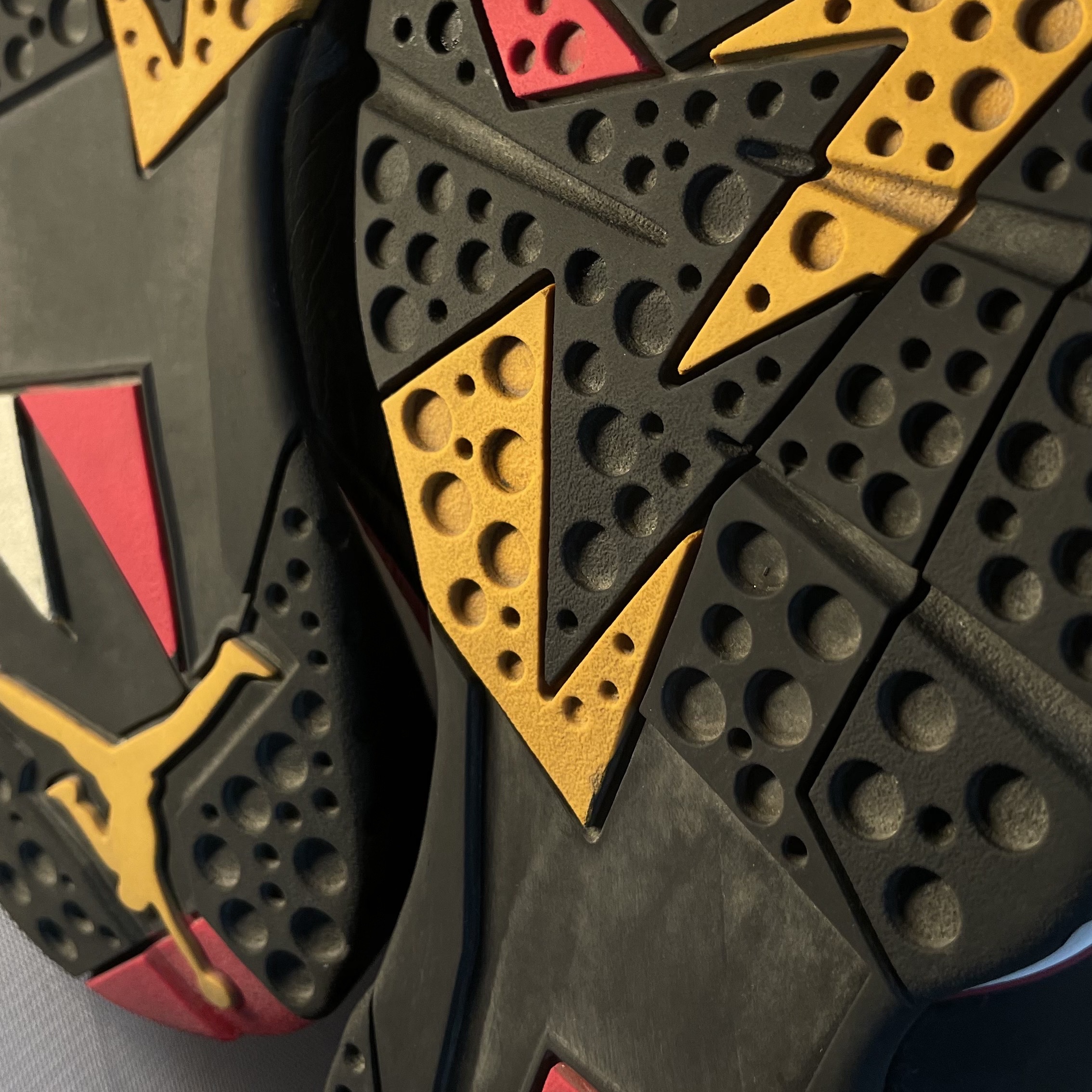 Jordan 7 Retro Cardinal 2022 착용 스타일 - 3
