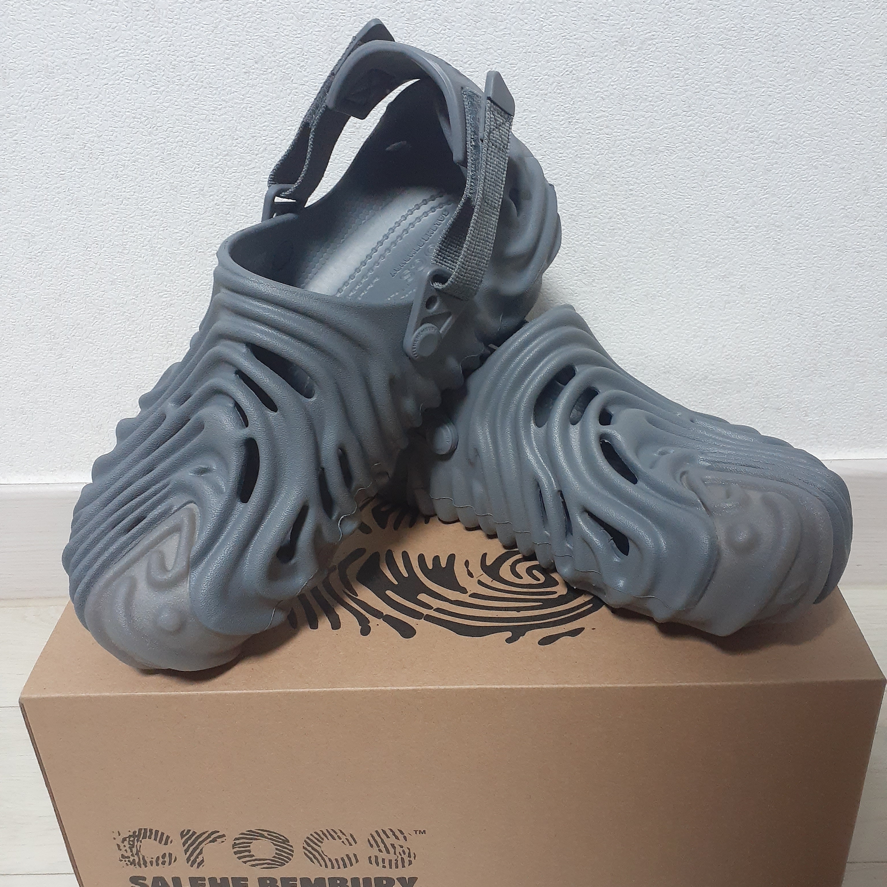 Crocs x Salehe Bembury Pollex Clog Niagara 착용 스타일