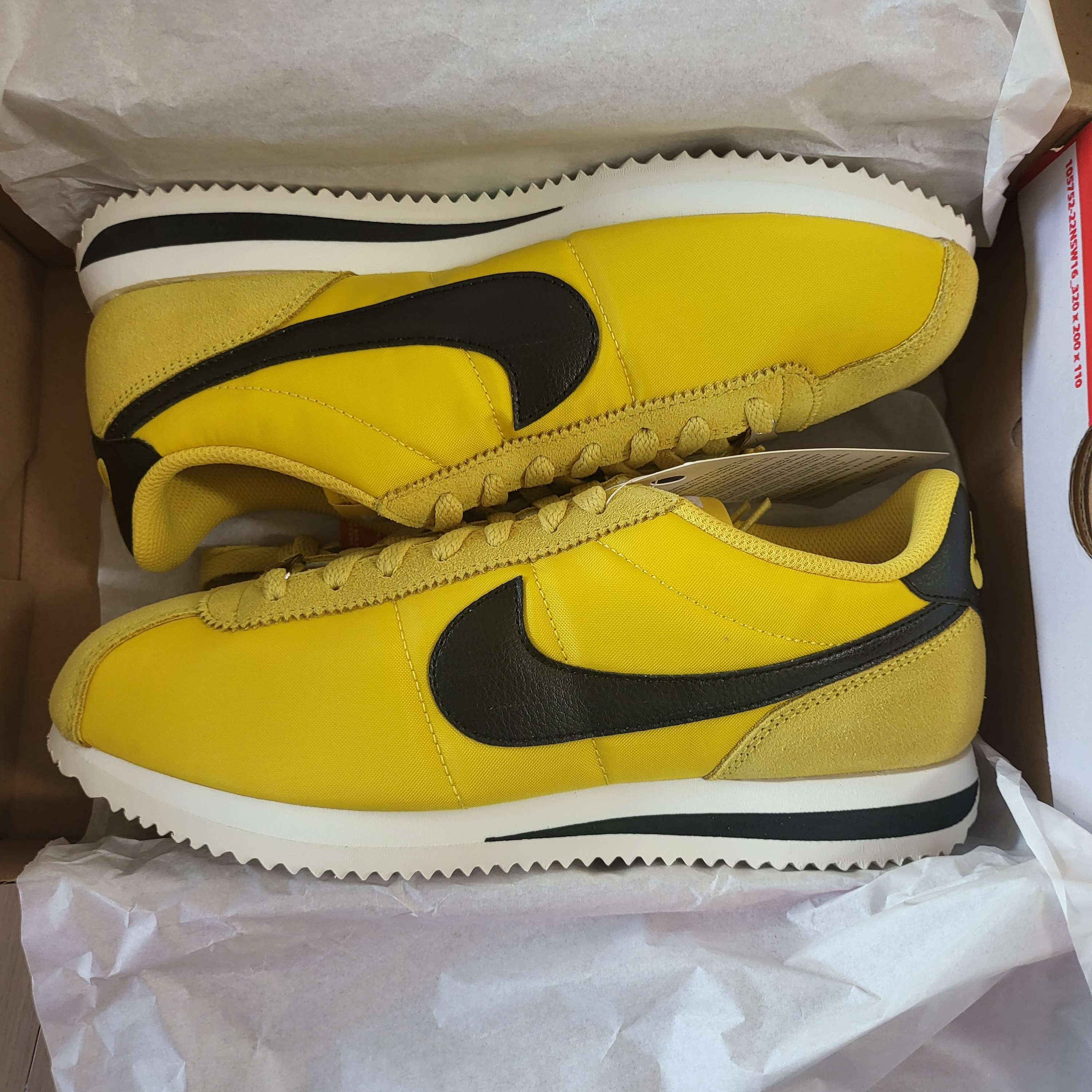 (W) Nike Cortez Vivid Sulfur 착용 스타일 - 1
