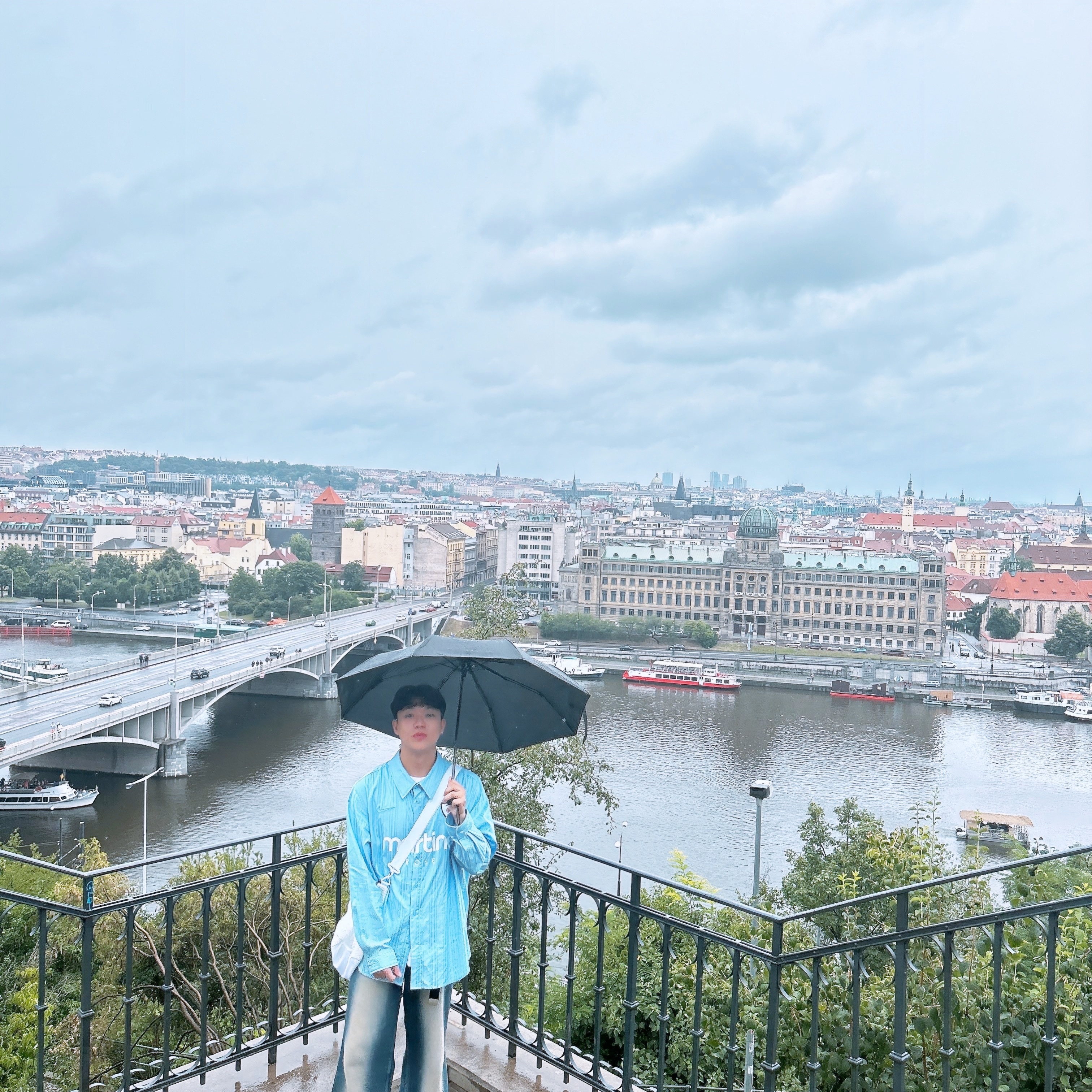 Supreme Mesh Duffle Bag White - 23SS, Nike x Martine Rose Dress Shirt Psychic Blue - US/EU 착용 스타일 - 2