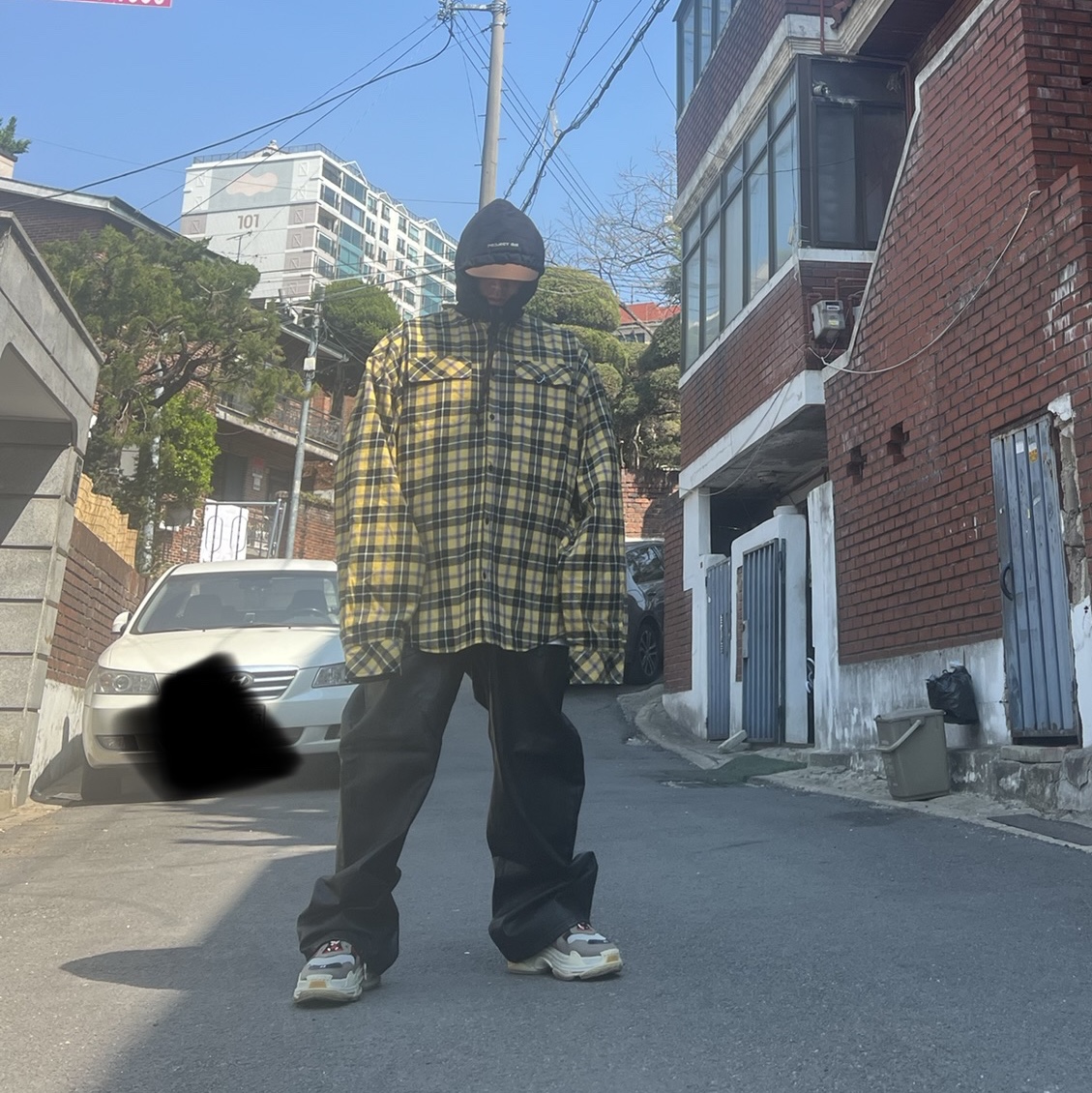 Project G/R Reversible Hoodie Check Shirts Black Yellow, Project G/R Coated Backward Denim Pants Black 착용 스타일
