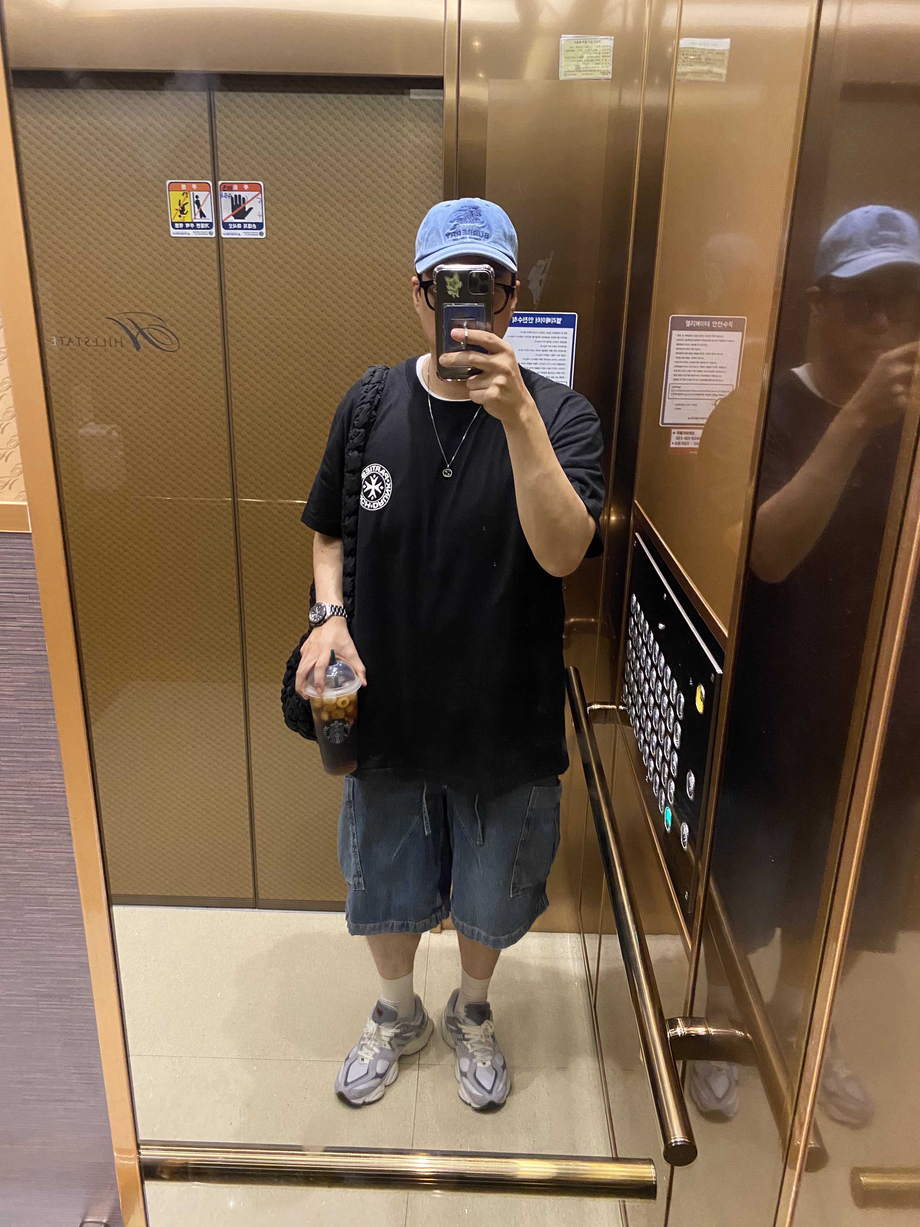 New Balance 9060 Rain Cloud Castlerock, Supreme x Burberry Denim 6-Panel Washed Blue - 22SS 착용 스타일