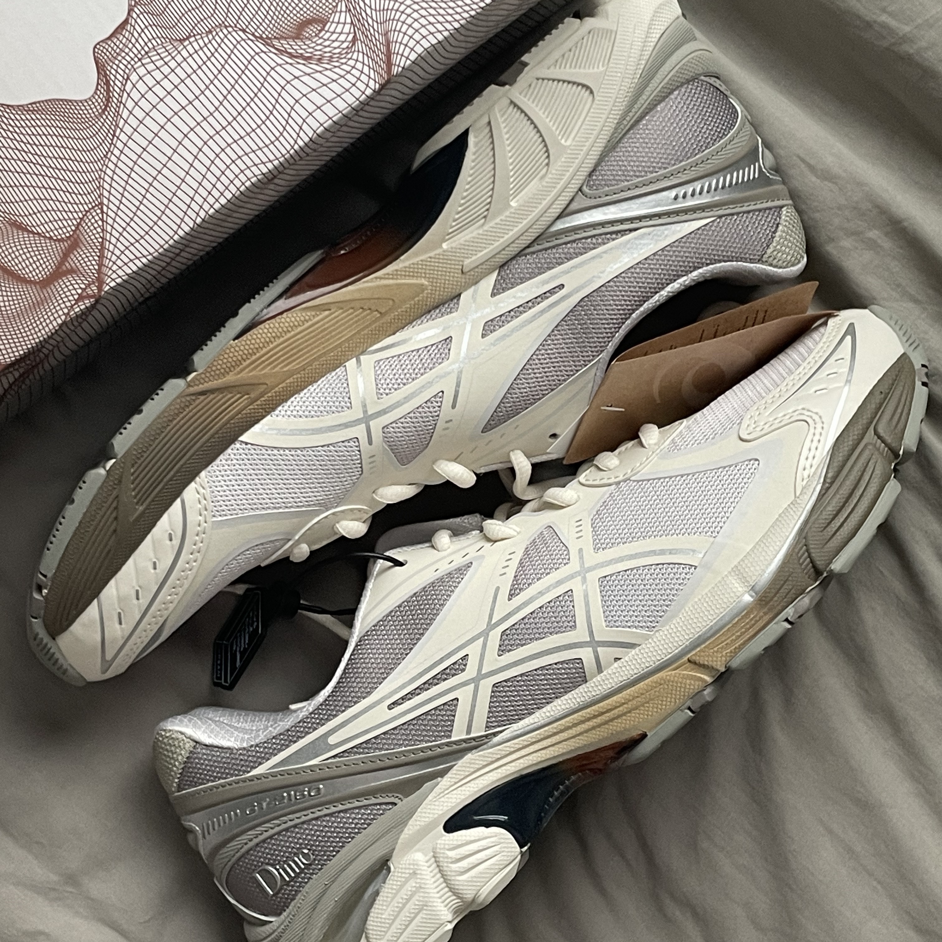 Asics x Dime GT-2160 Arctic Wolf London Fog 착용 스타일
