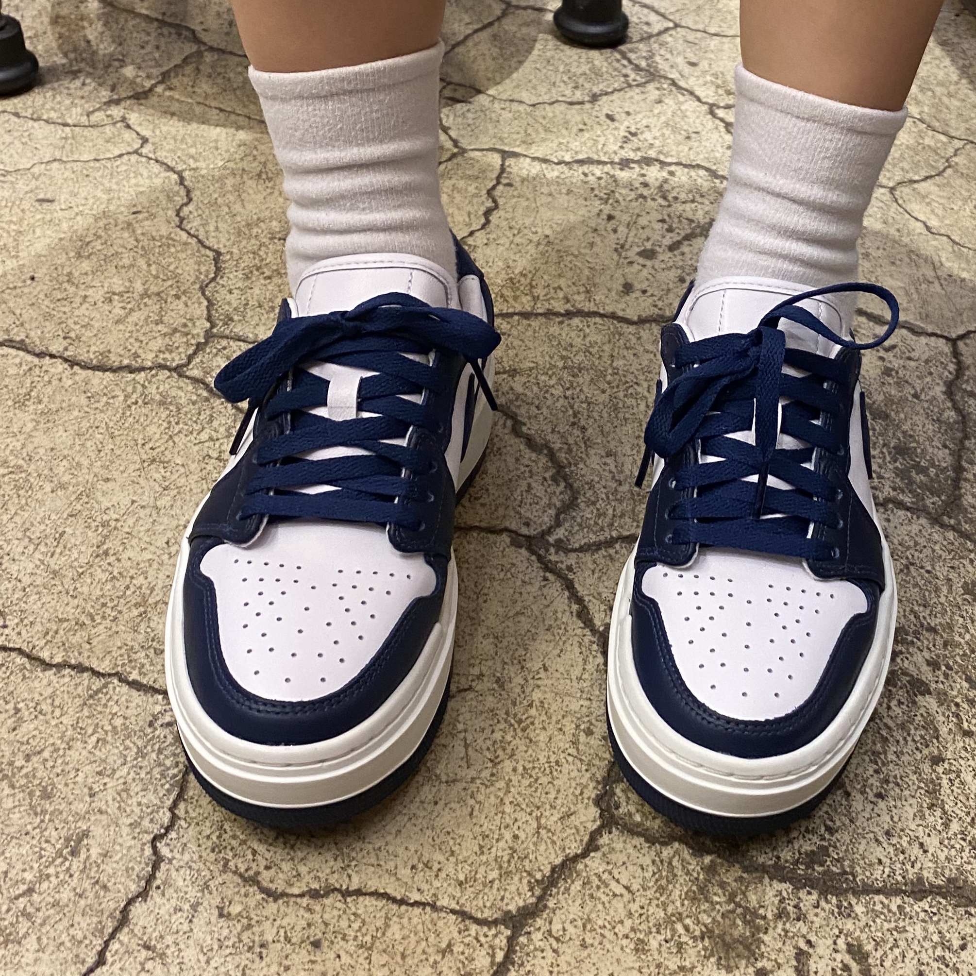 (W) Jordan 1 Elevate Low Midnight Navy 착용 스타일 - 2