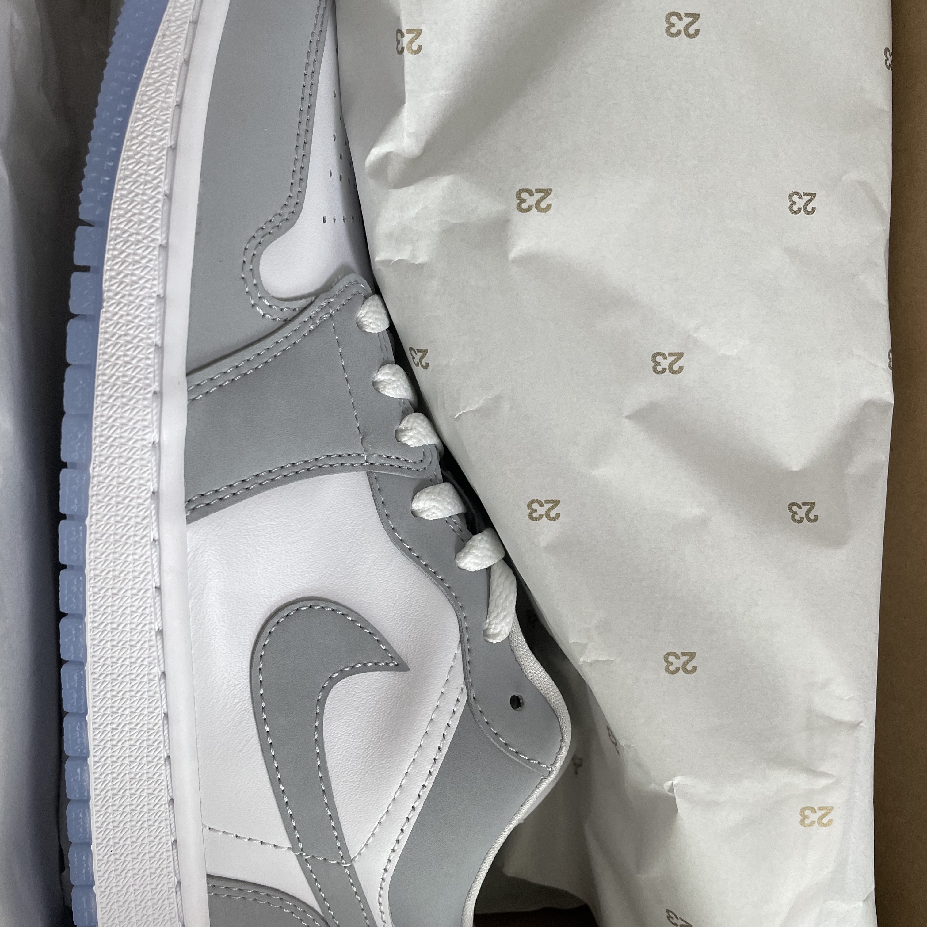 (W) Jordan 1 Low White Wolf Grey 착용 스타일 - 1