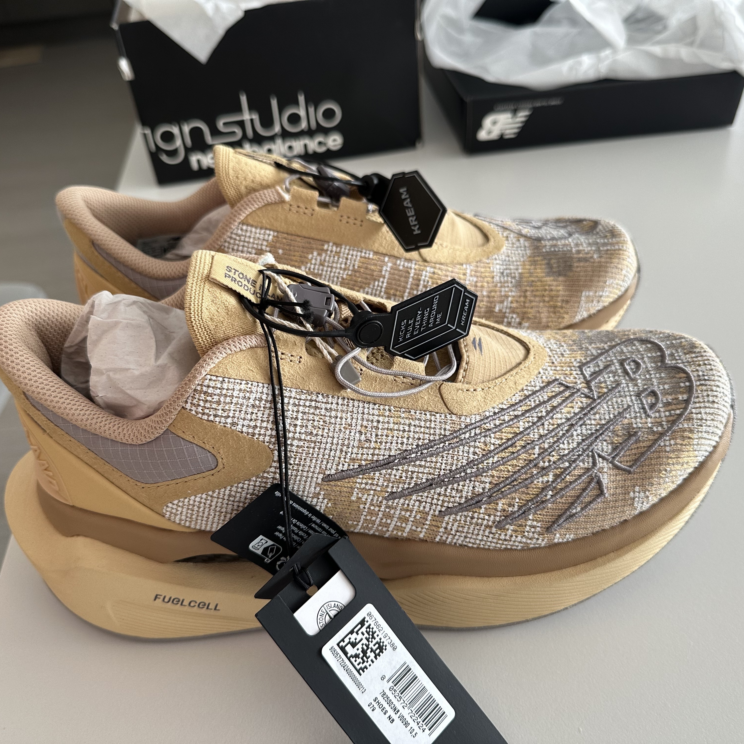 New Balance x Stone Island x Tokyo Design Studios FuelCell C1 Beige 착용 스타일 - 2