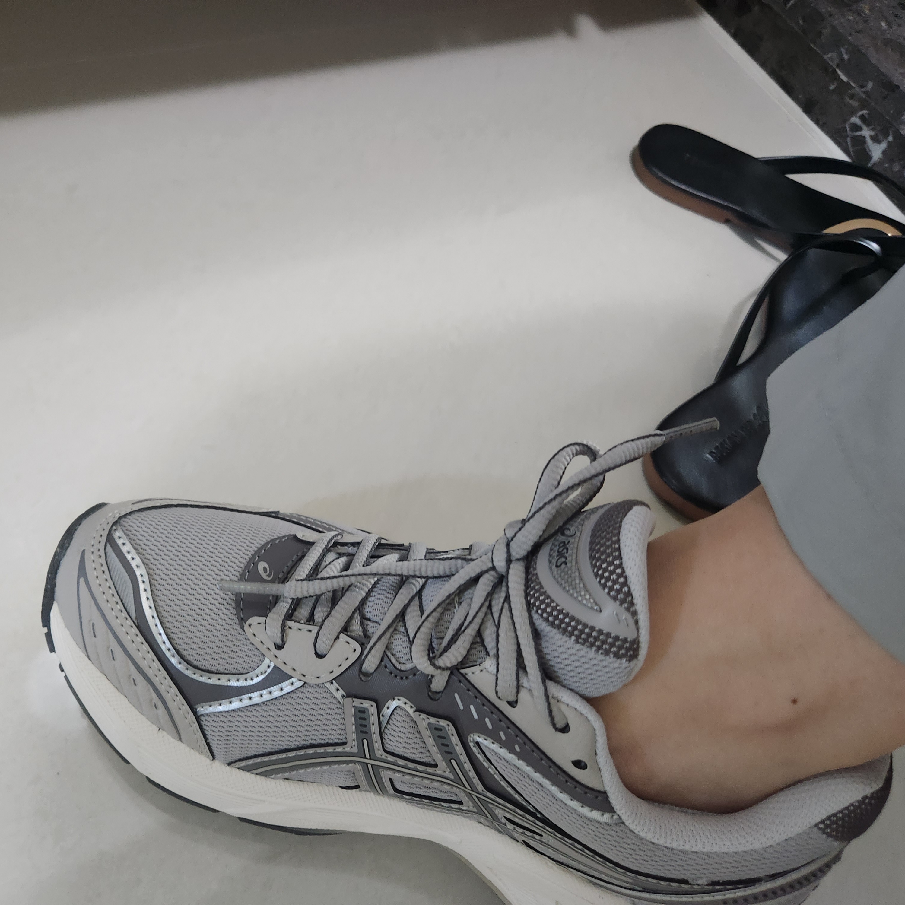 Asics GT-2160 Oyster Grey Carbon 착용 스타일 - 2