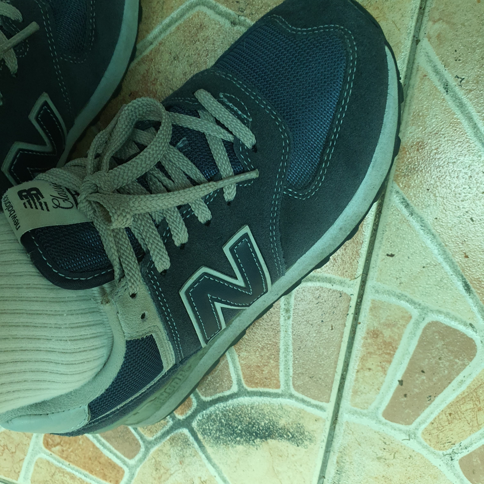 New Balance 574 Navy - D Standard 착용 스타일 - 3