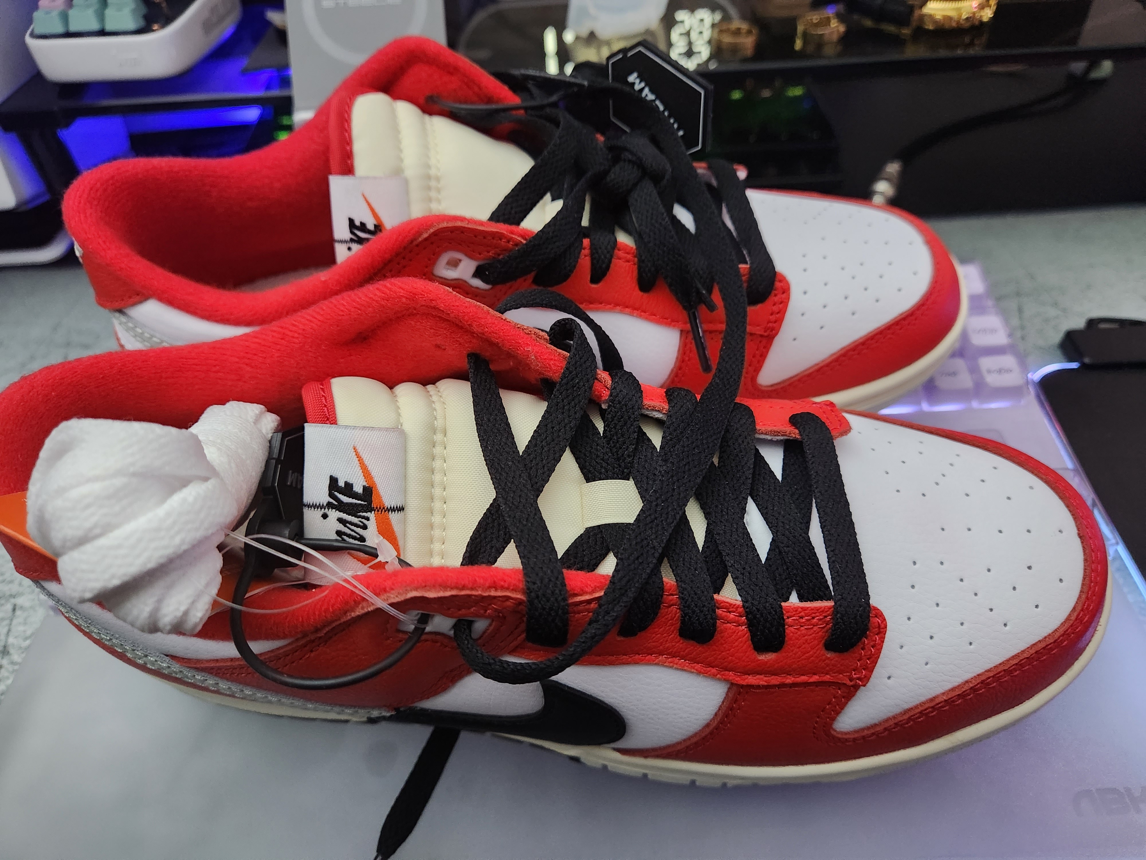 Nike Dunk Low Retro PRM University Red Black 착용 스타일 - 3