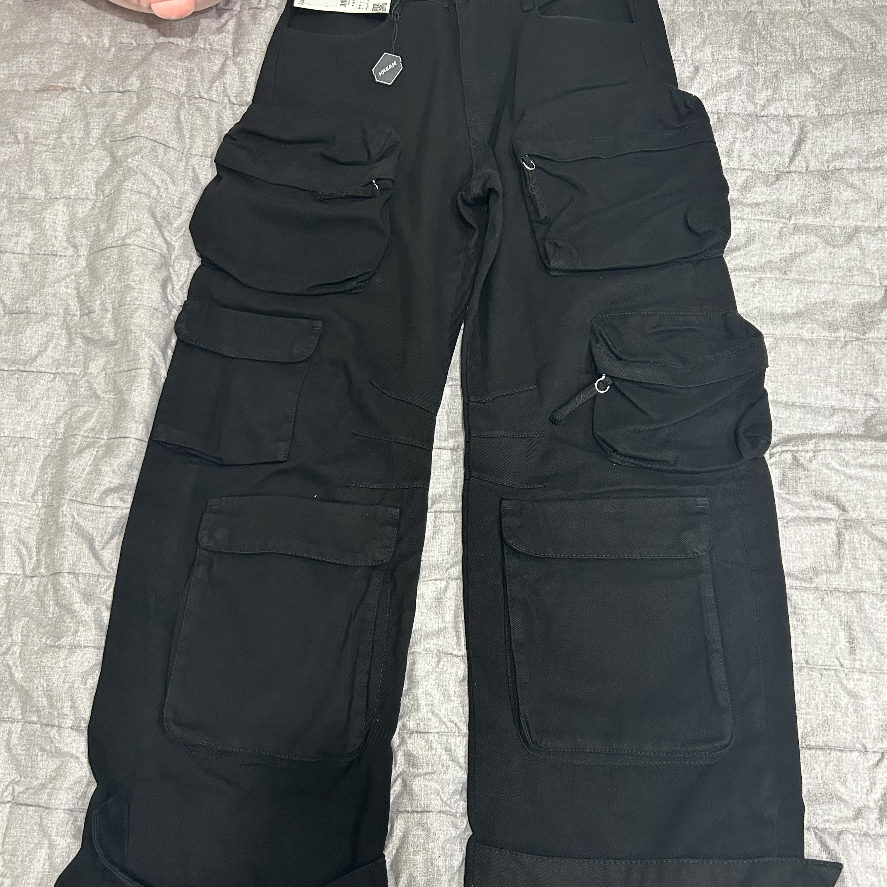 Zara Utility Pocket Pants Black 착용 스타일