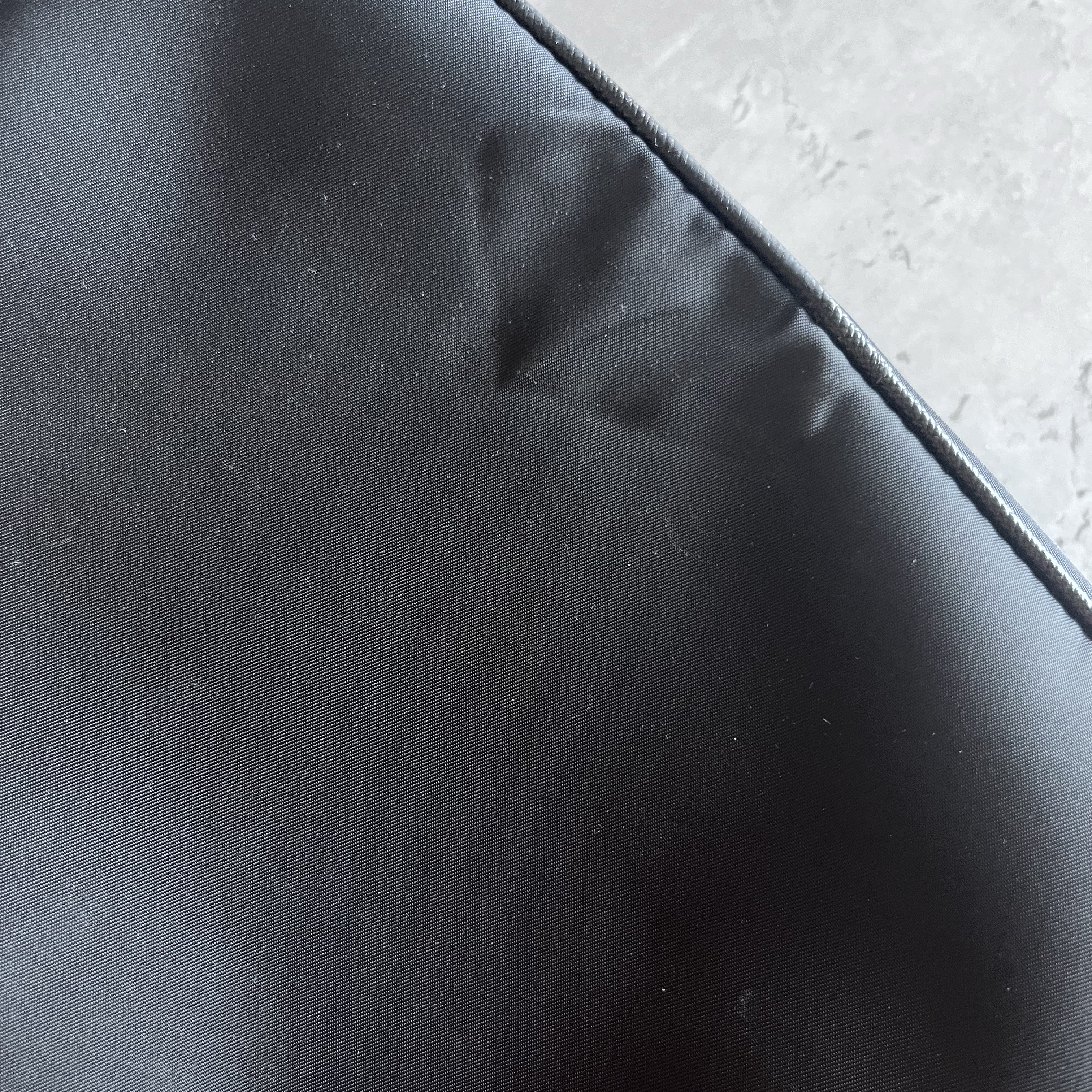 Prada Re-Nylon and Saffiano Leather Shoulder Bag Black 착용 스타일 - 1