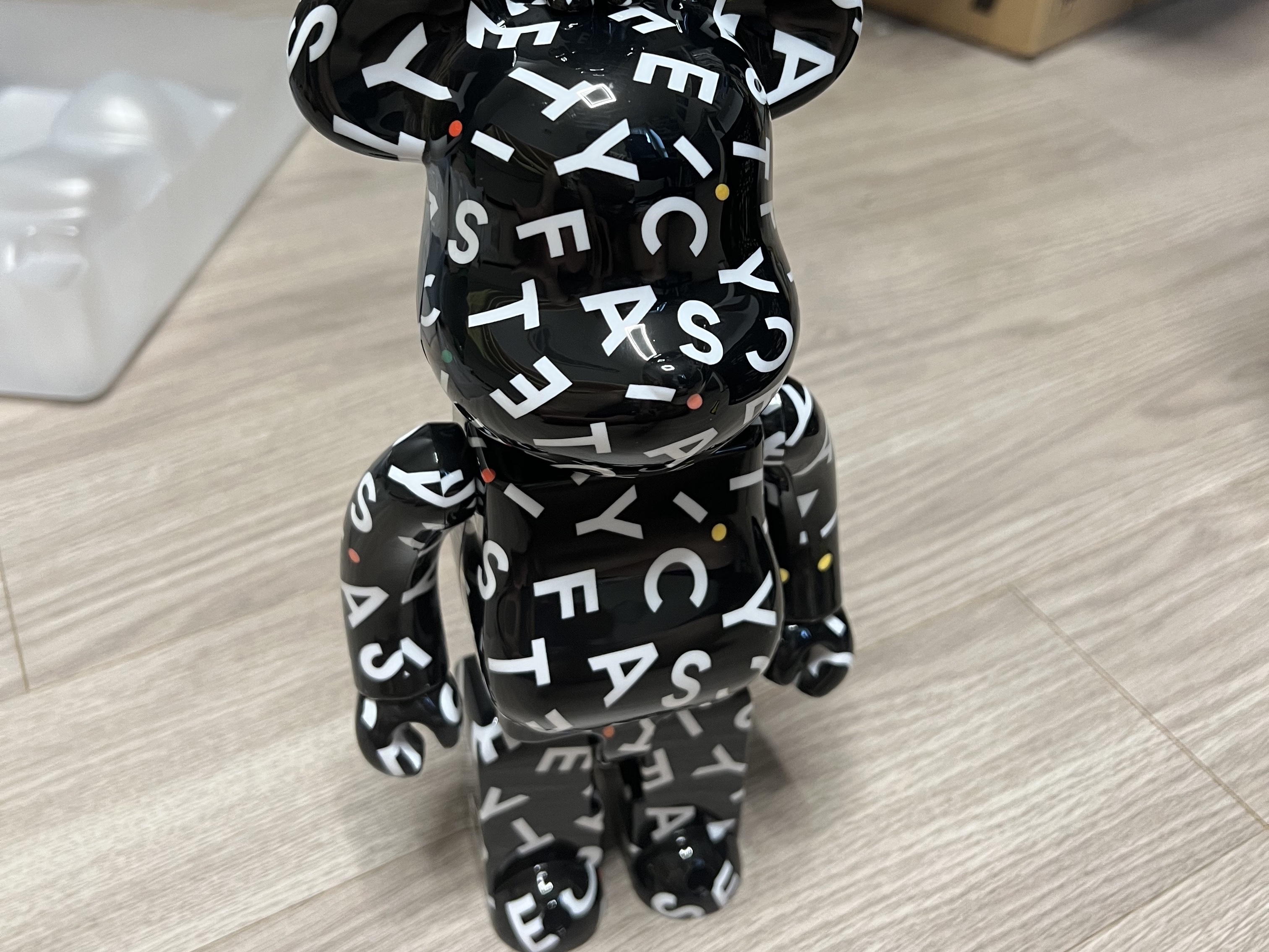 Bearbrick x Casetify 10th Anniversary 100% & 400% Set 착용 스타일