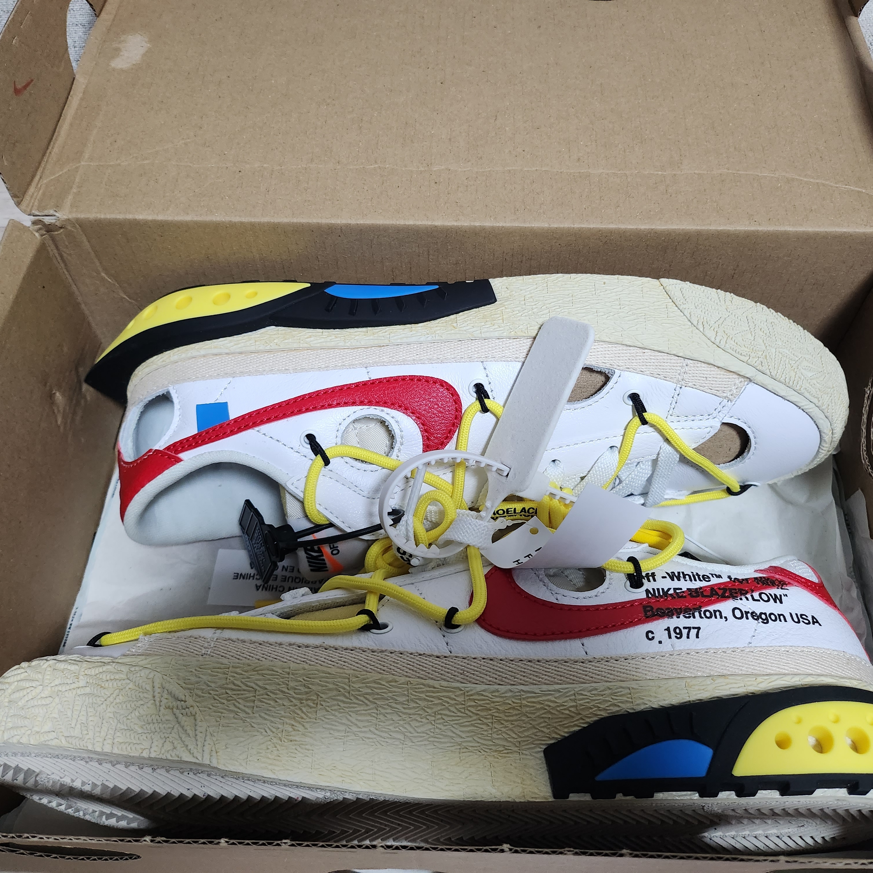 Nike x Off-White Blazer Low '77 White and University Red 착용 스타일 - 5