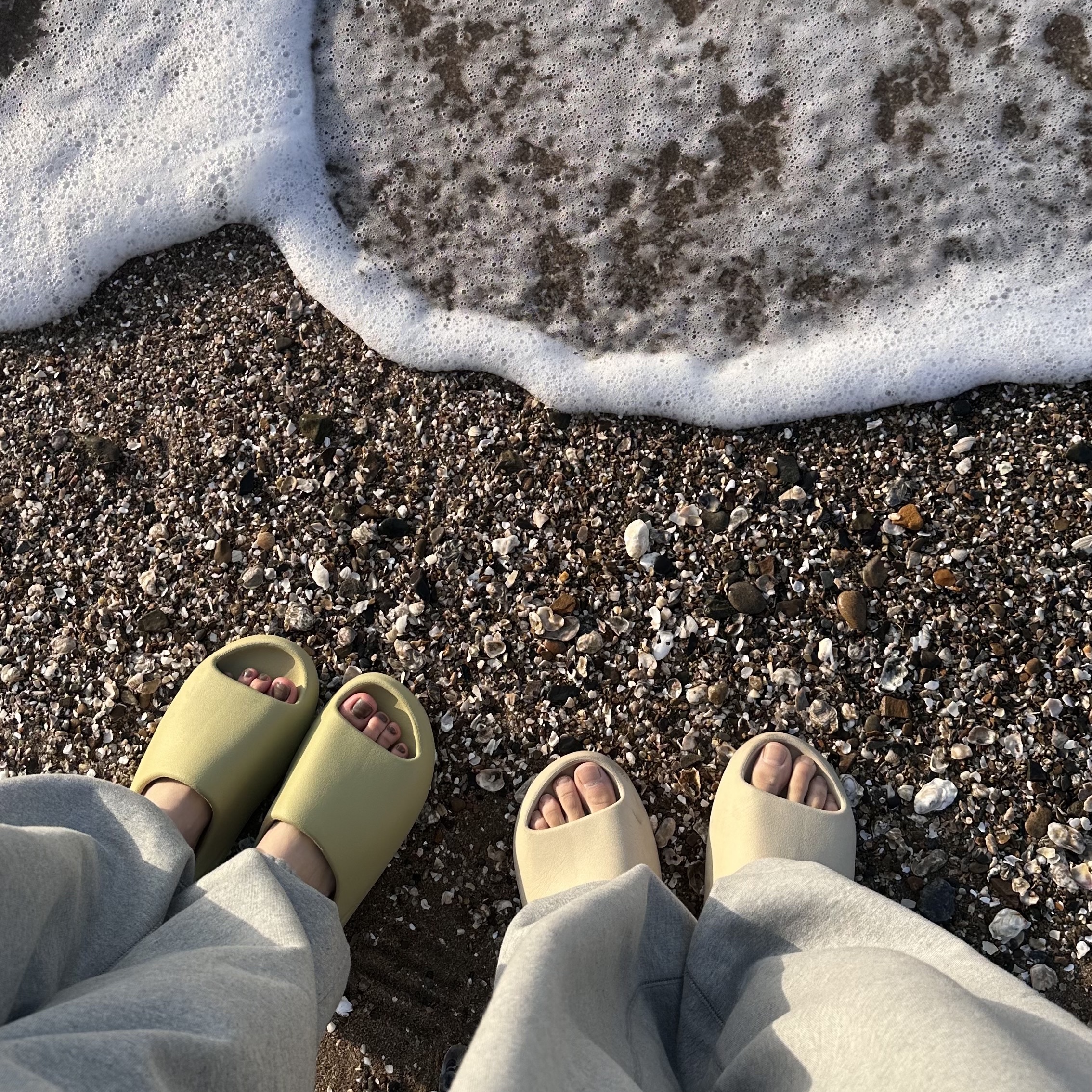 Adidas Yeezy Slide Resin 2022, Adidas Yeezy Slide Bone 2022/2023 착용 스타일 - 1