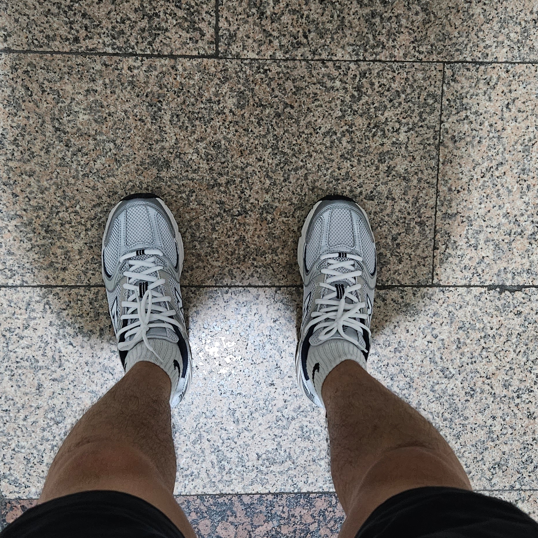 New Balance 530 Steel Grey 착용 스타일
