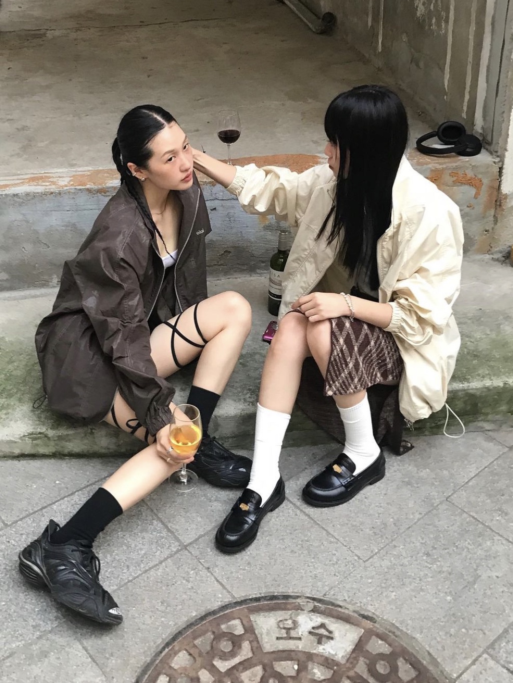 (W) Balenciaga Tyrex Sneakers Black 착용 스타일