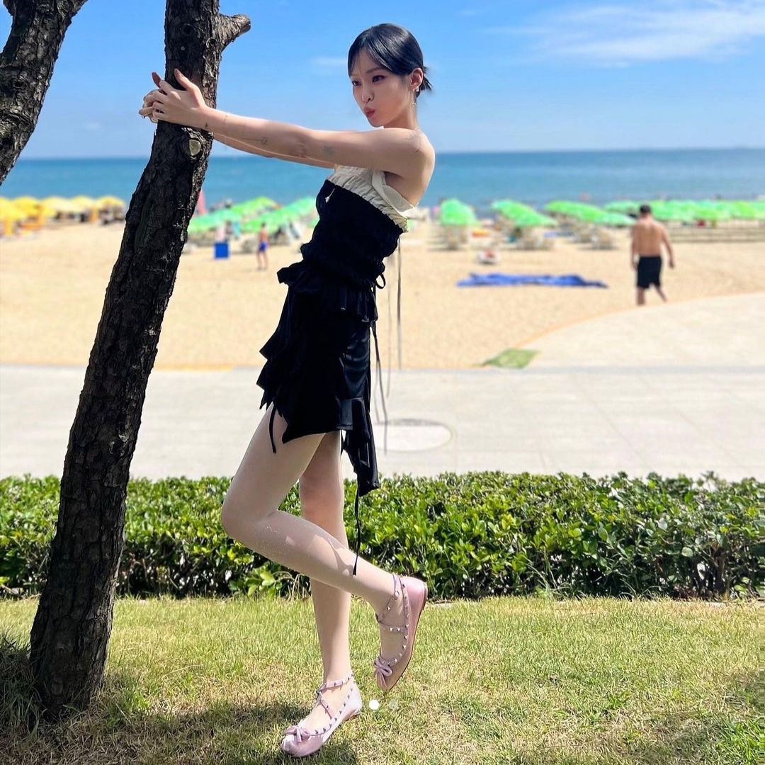 (W) Valentino Rockstud Satin Ballerina Water Lilac 착용 스타일 - 1