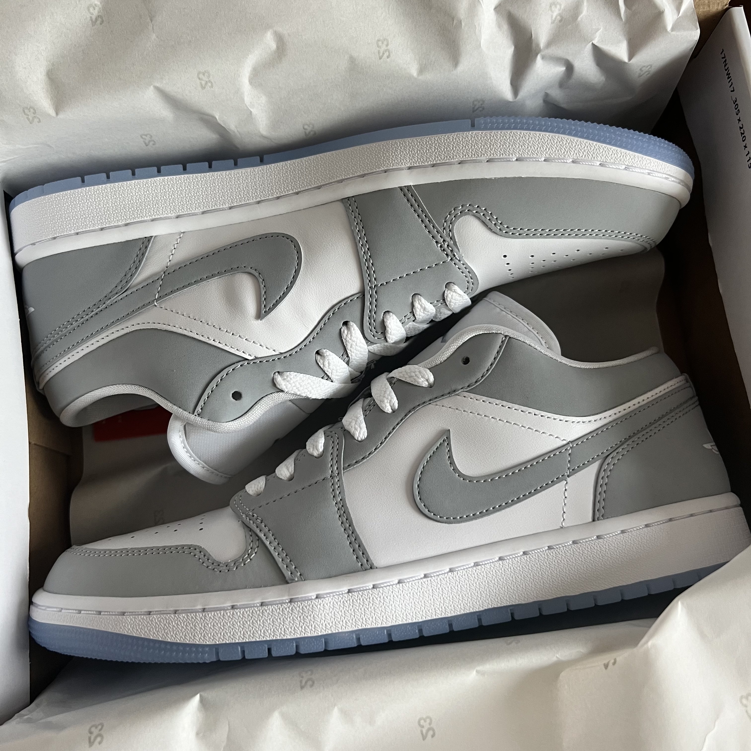 (W) Jordan 1 Low White Wolf Grey 착용 스타일 - 1