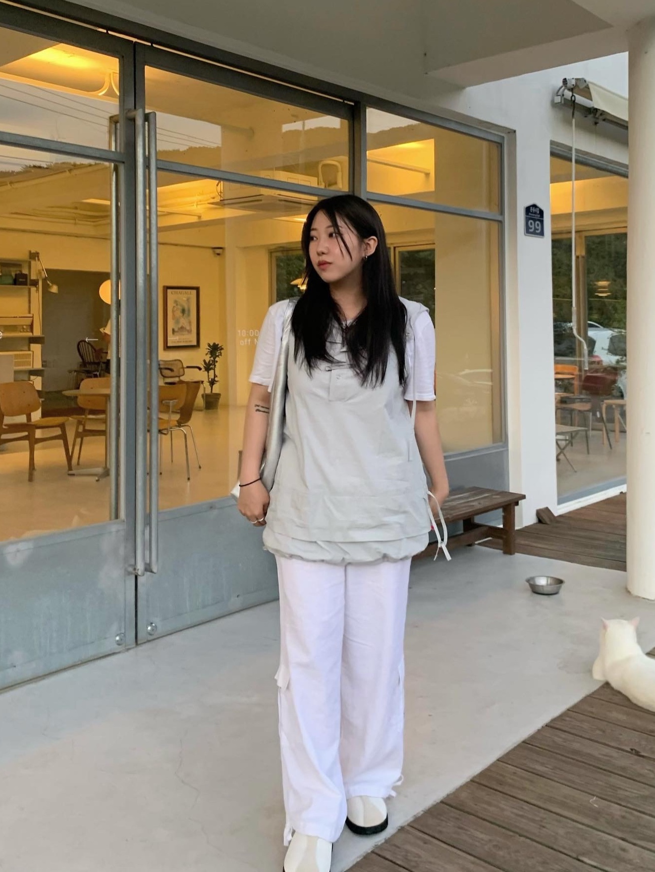 (W) Matin Kim Mesh Round Bloafer White 착용 스타일 - 3