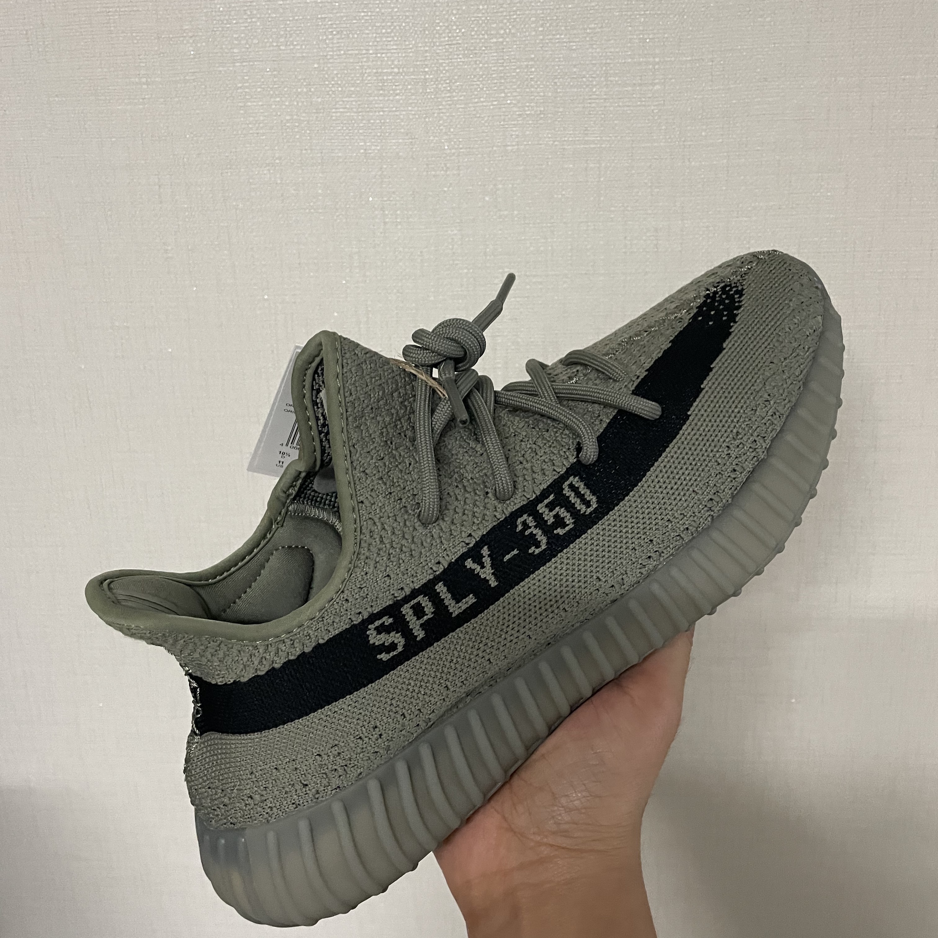 Adidas Yeezy Boost 350 V2 Granite Core Black 착용 스타일 - 1