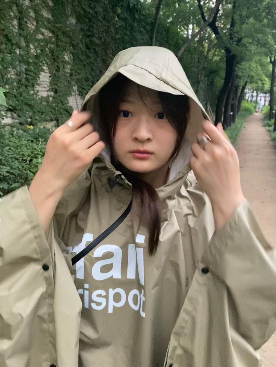 Safarispot Women 1/2 Basic Safari Rain Poncho Beige, Safarispot Women 1/2 Basic Safari Rain Poncho Navy 착용 스타일 - 2