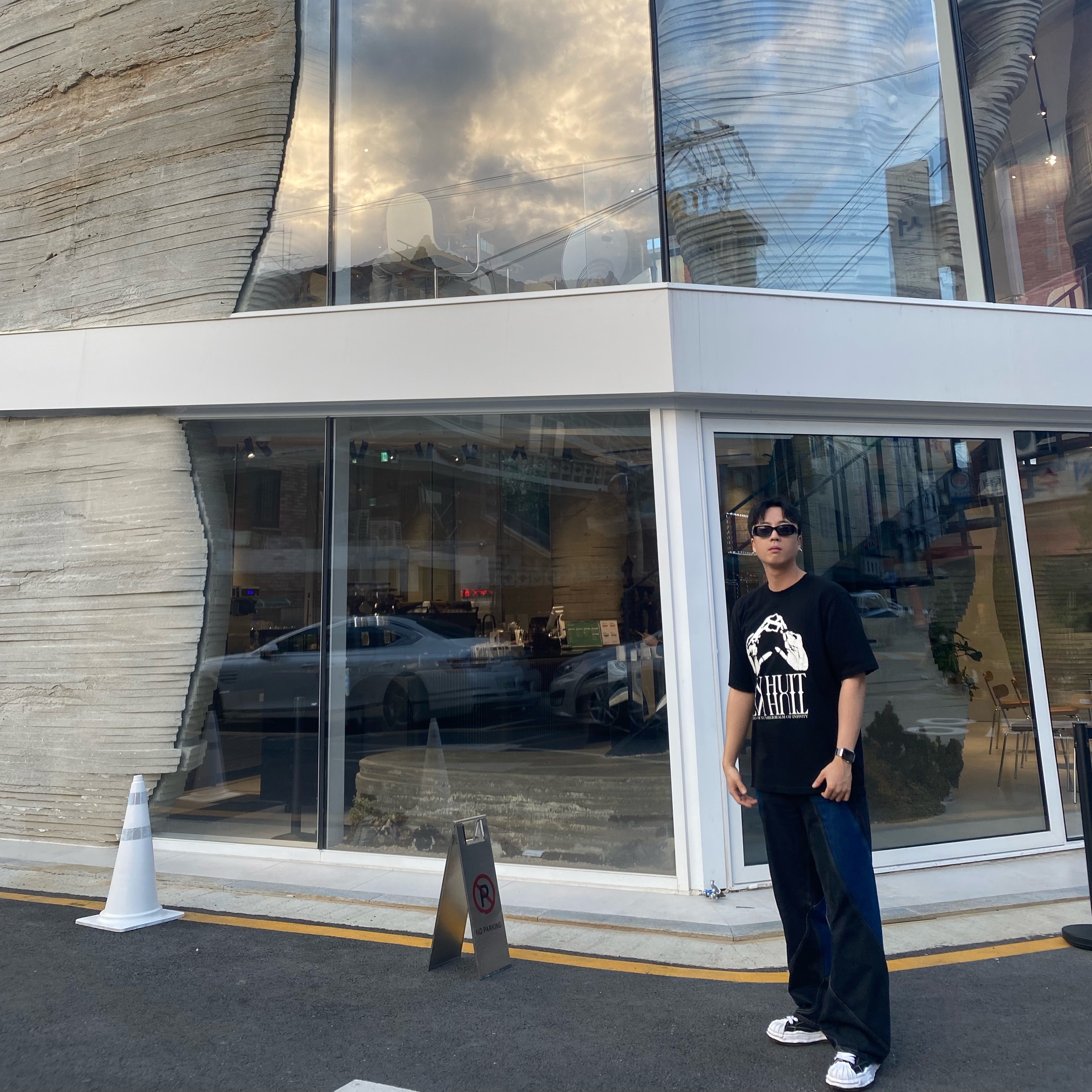 Maison Mihara Yasuhiro Blakey OG Sole Canvas High-top Sneakers Black, Undermycar EN HUIT Graphic T-Shirt Black - 23SS 착용 스타일 - 2