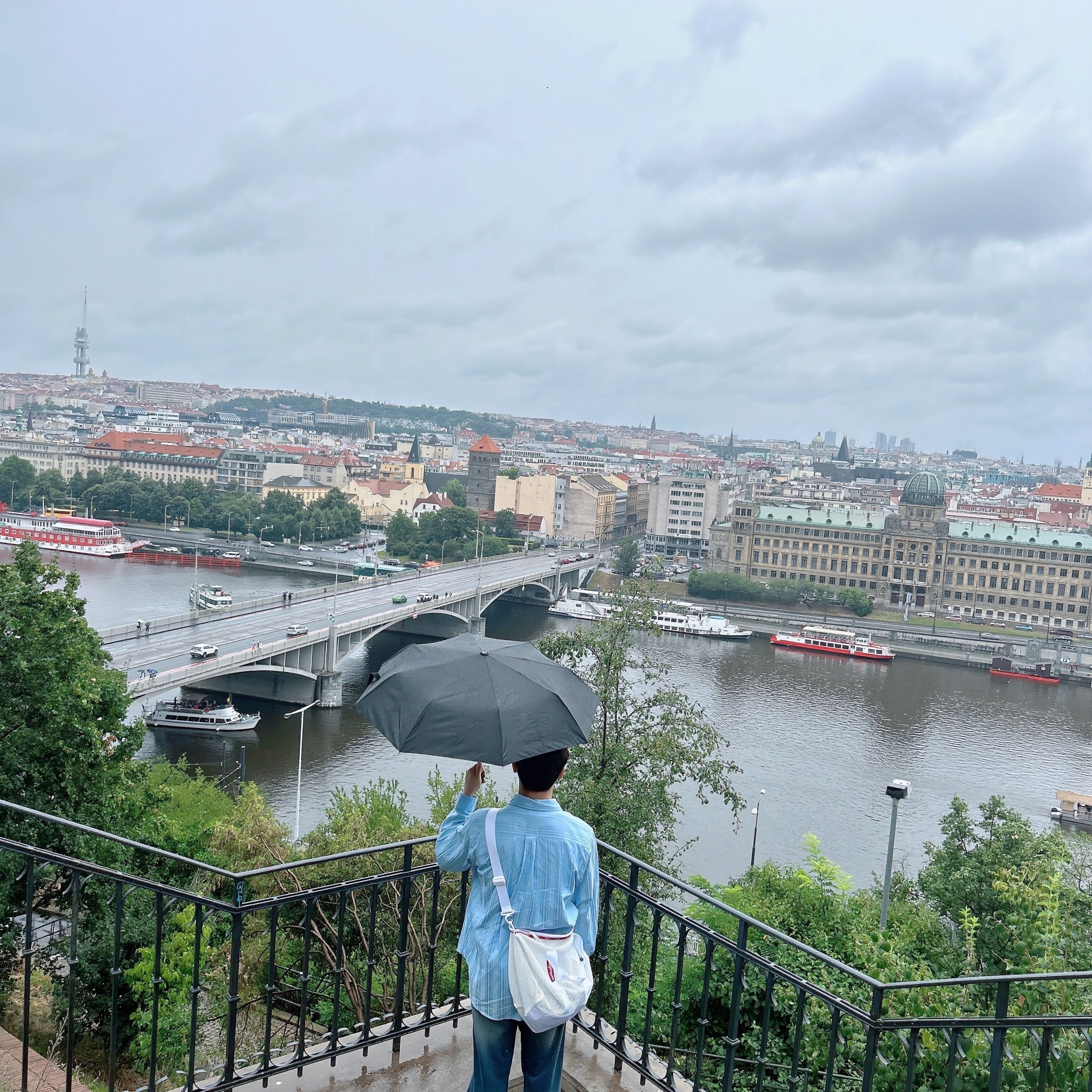 Supreme Mesh Duffle Bag White - 23SS, Nike x Martine Rose Dress Shirt Psychic Blue - US/EU 착용 스타일 - 3