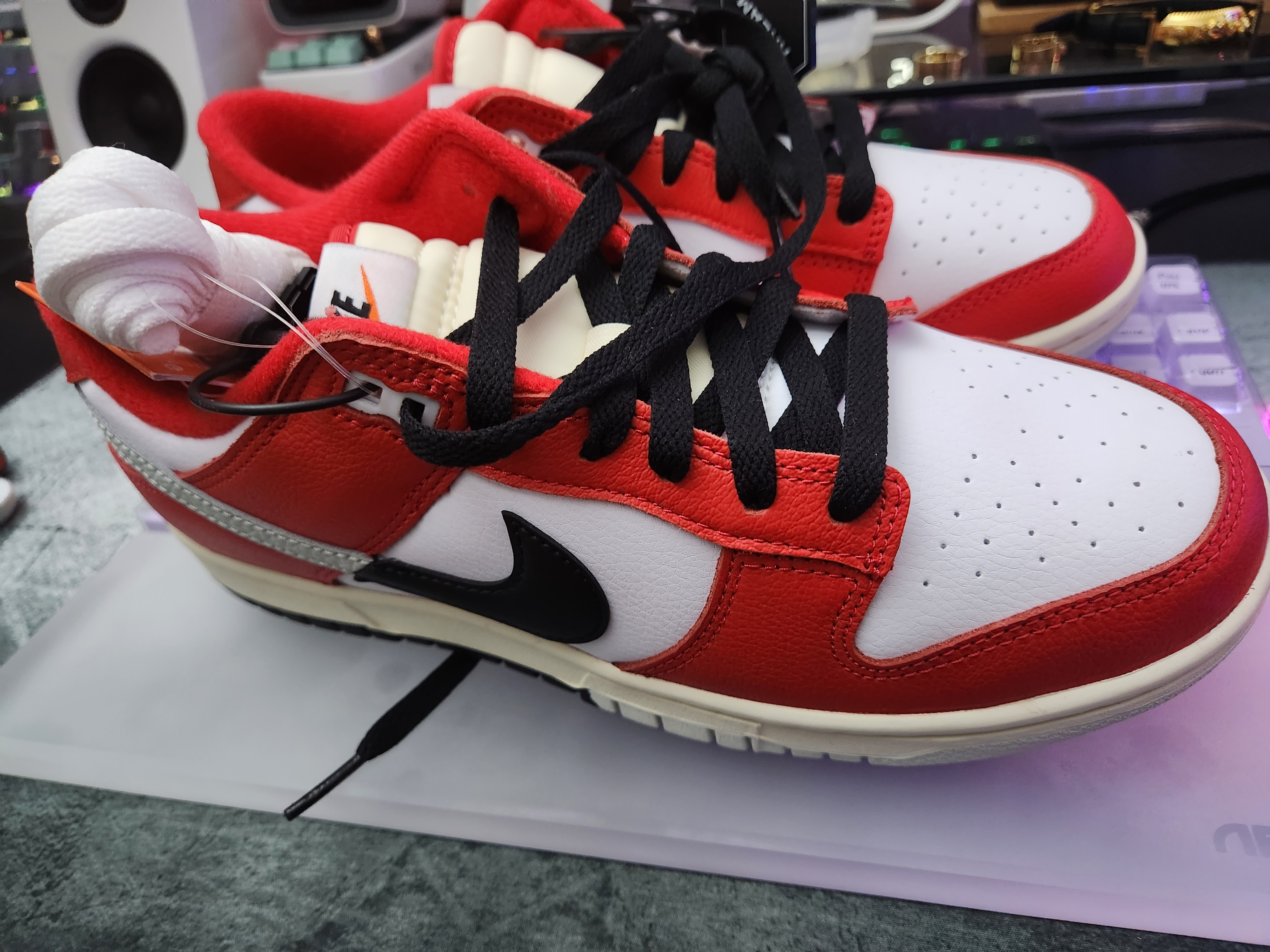 Nike Dunk Low Retro PRM University Red Black 착용 스타일 - 1