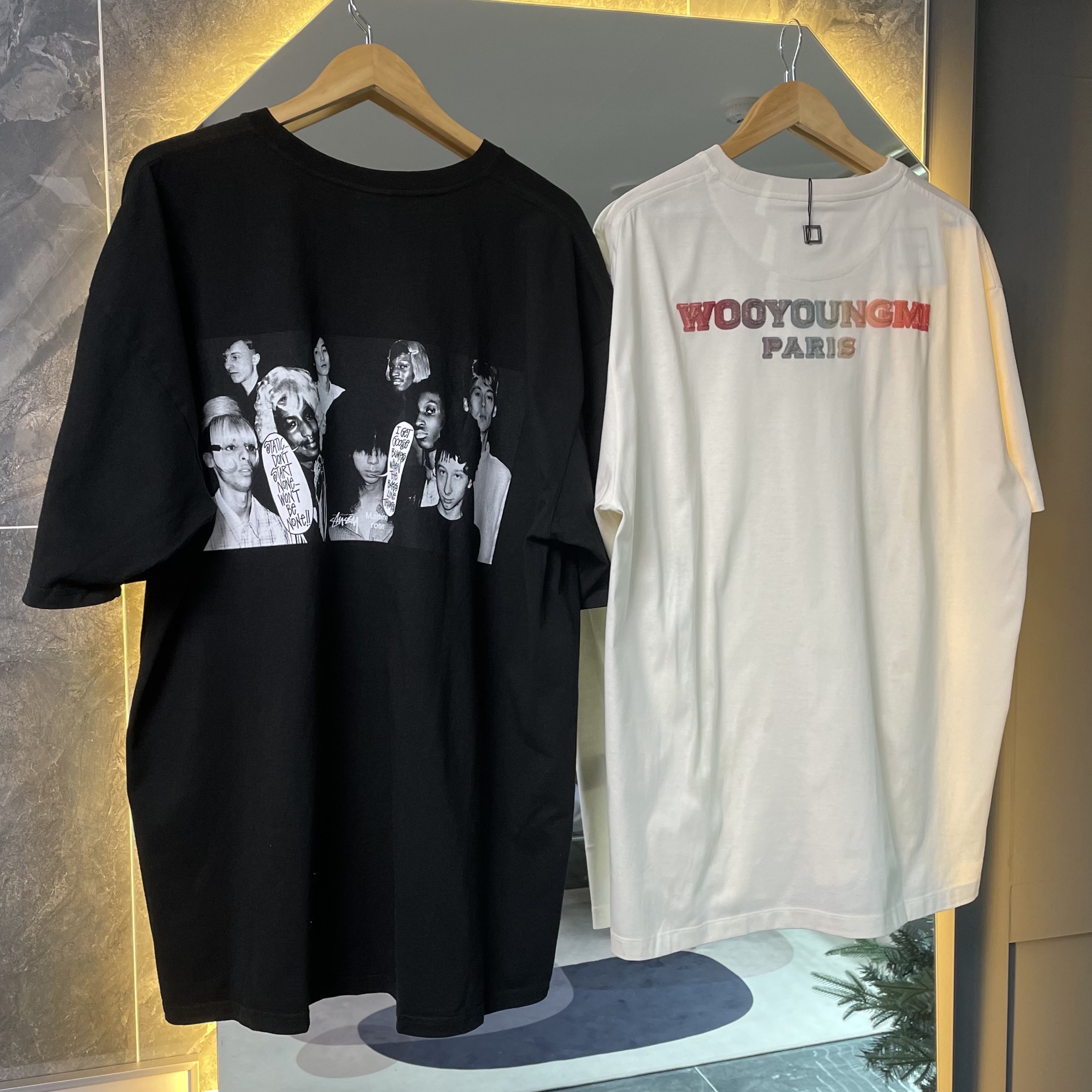 Wooyoungmi Fuzzy Back Logo T-Shirt Ivory - 22FW, Stussy x Martine Rose Collage Pigment Dyed T-Shirt Black 착용 스타일 - 1