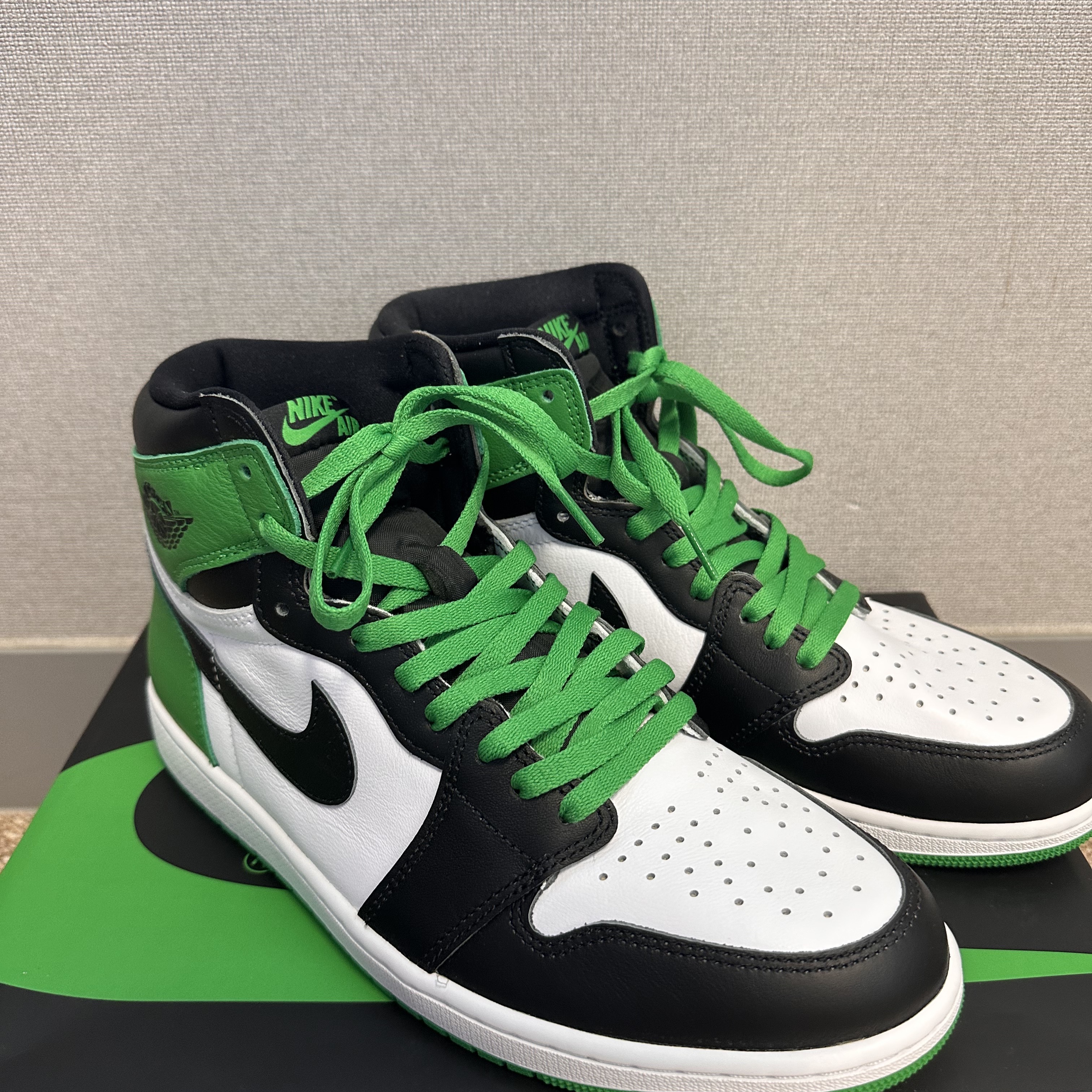 Jordan 1 Retro High OG Black and Lucky Green 착용 스타일
