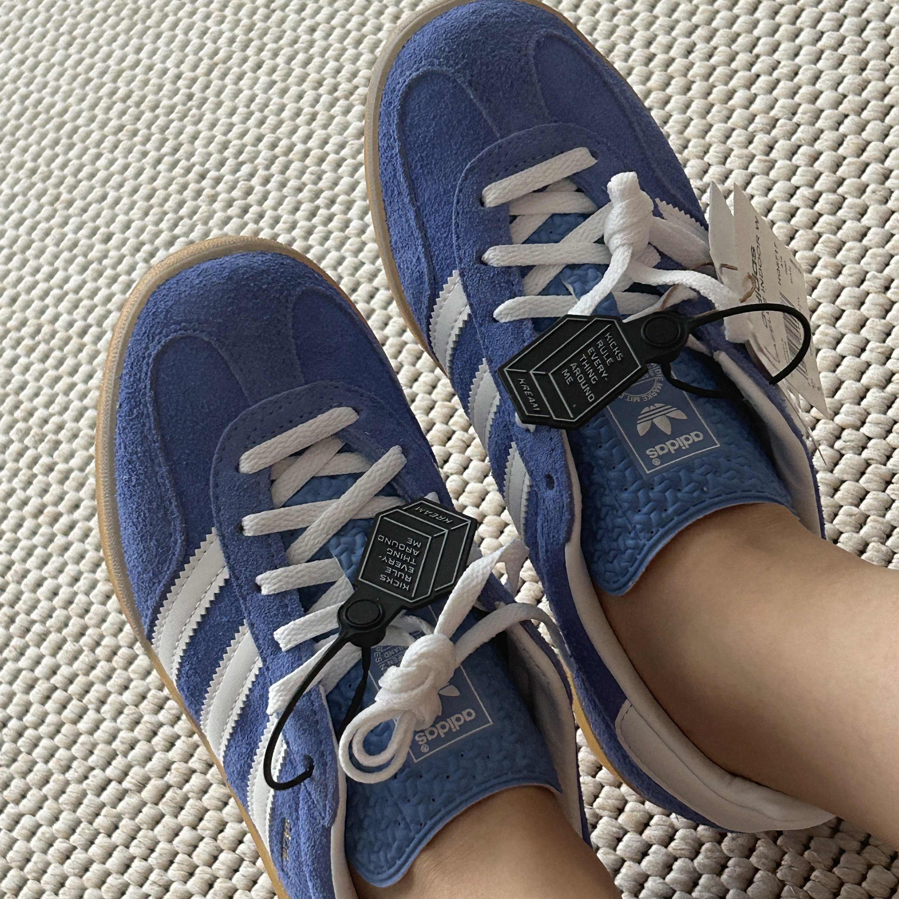 (W) Adidas Gazelle Indoor Blue Fusion Cloud White 착용 스타일