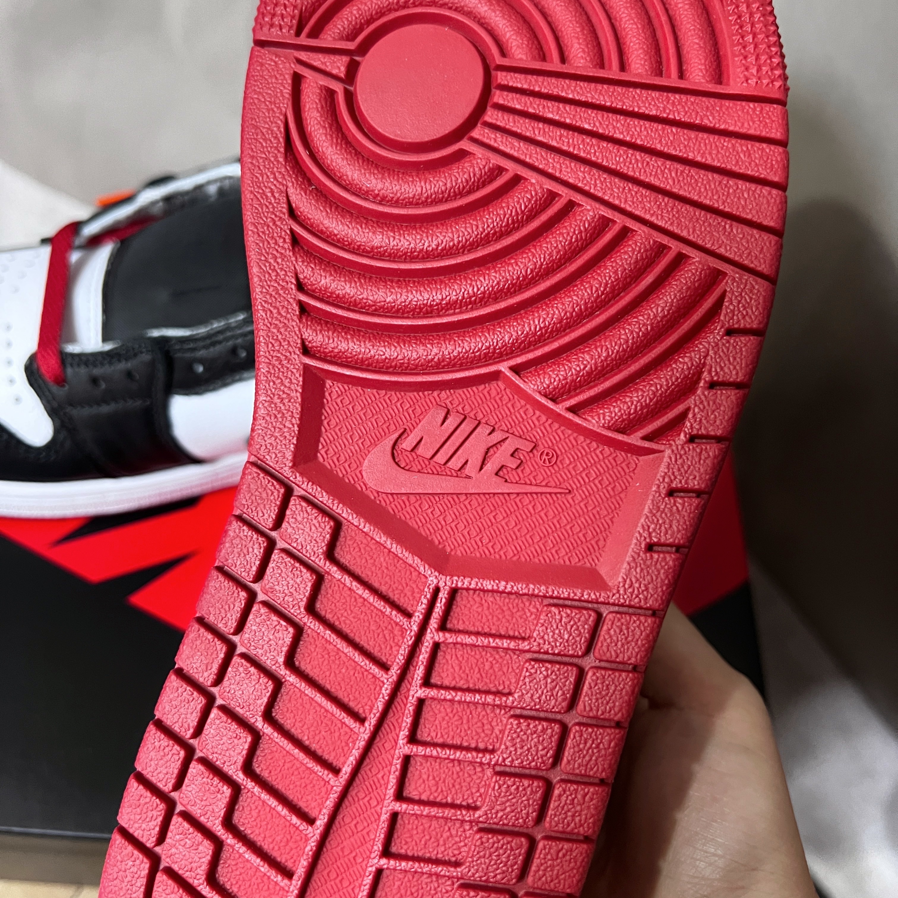 Jordan 1 Retro Low OG Black Toe 착용 스타일 - 2