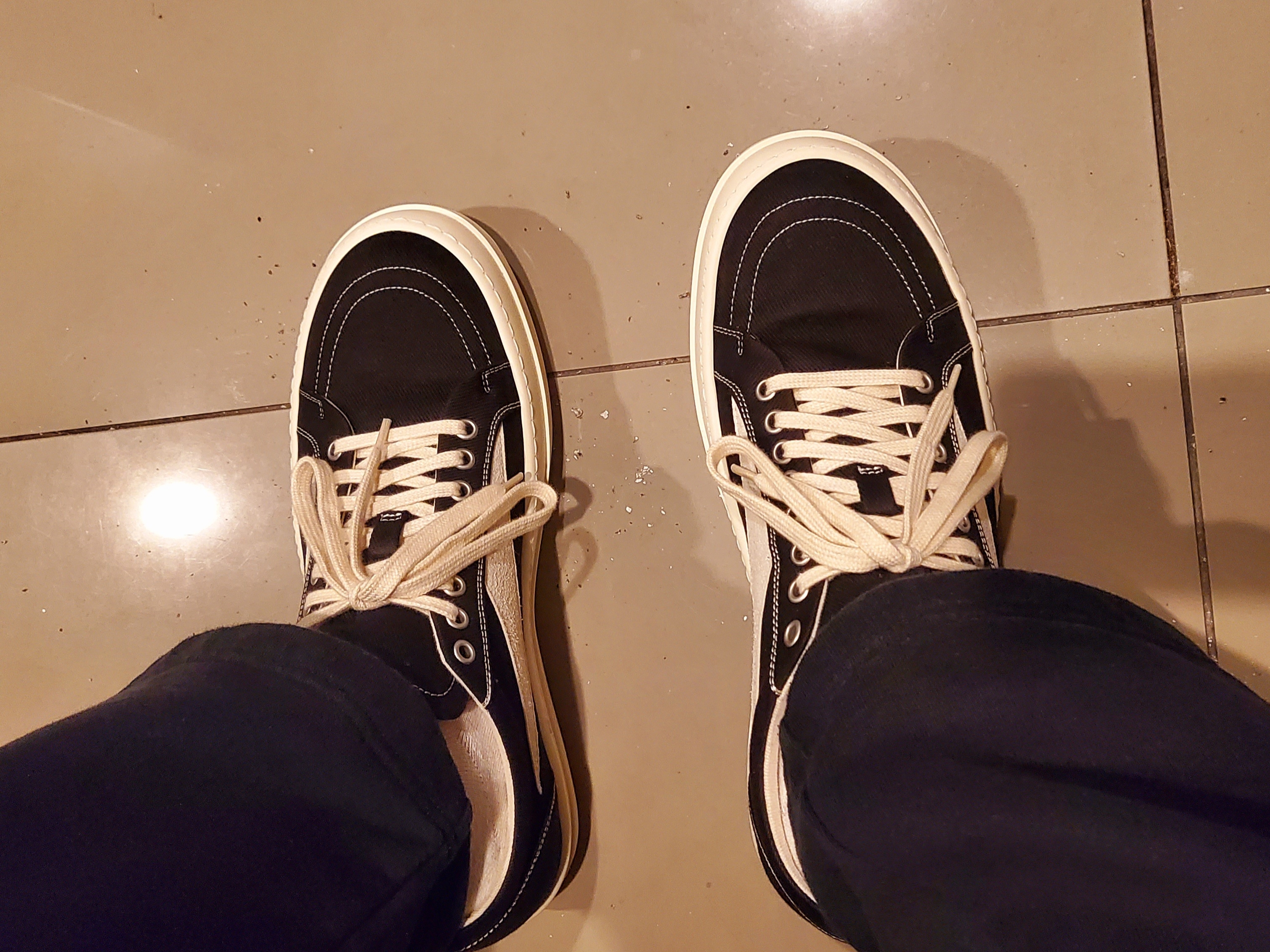 Rick Owens Drkshdw Luxor Overdyed Denim Vintage Sneakers Black Milk 착용 스타일 - 3