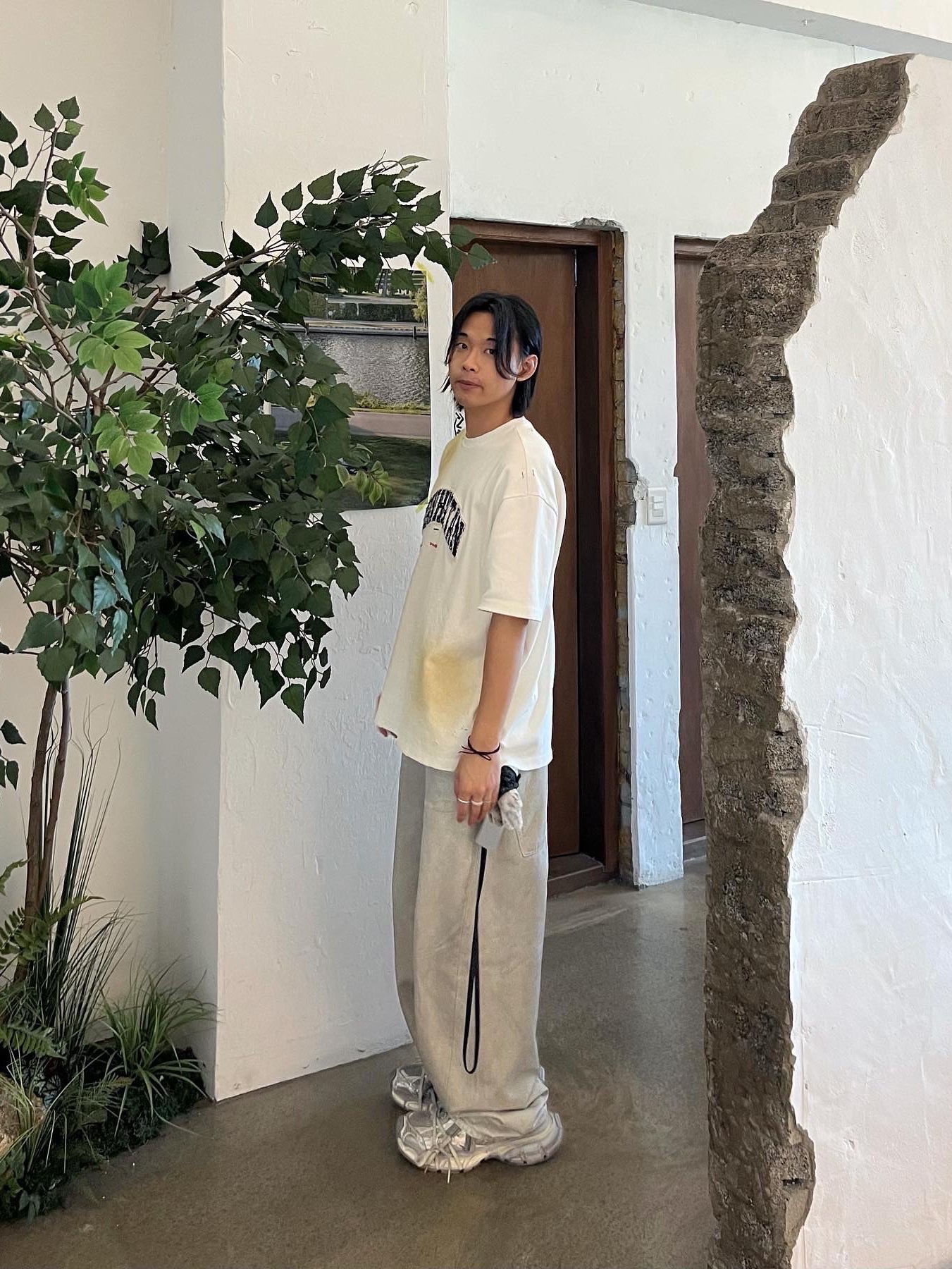 Balenciaga 3XL Sneakers Light Beige 착용 스타일 - 4