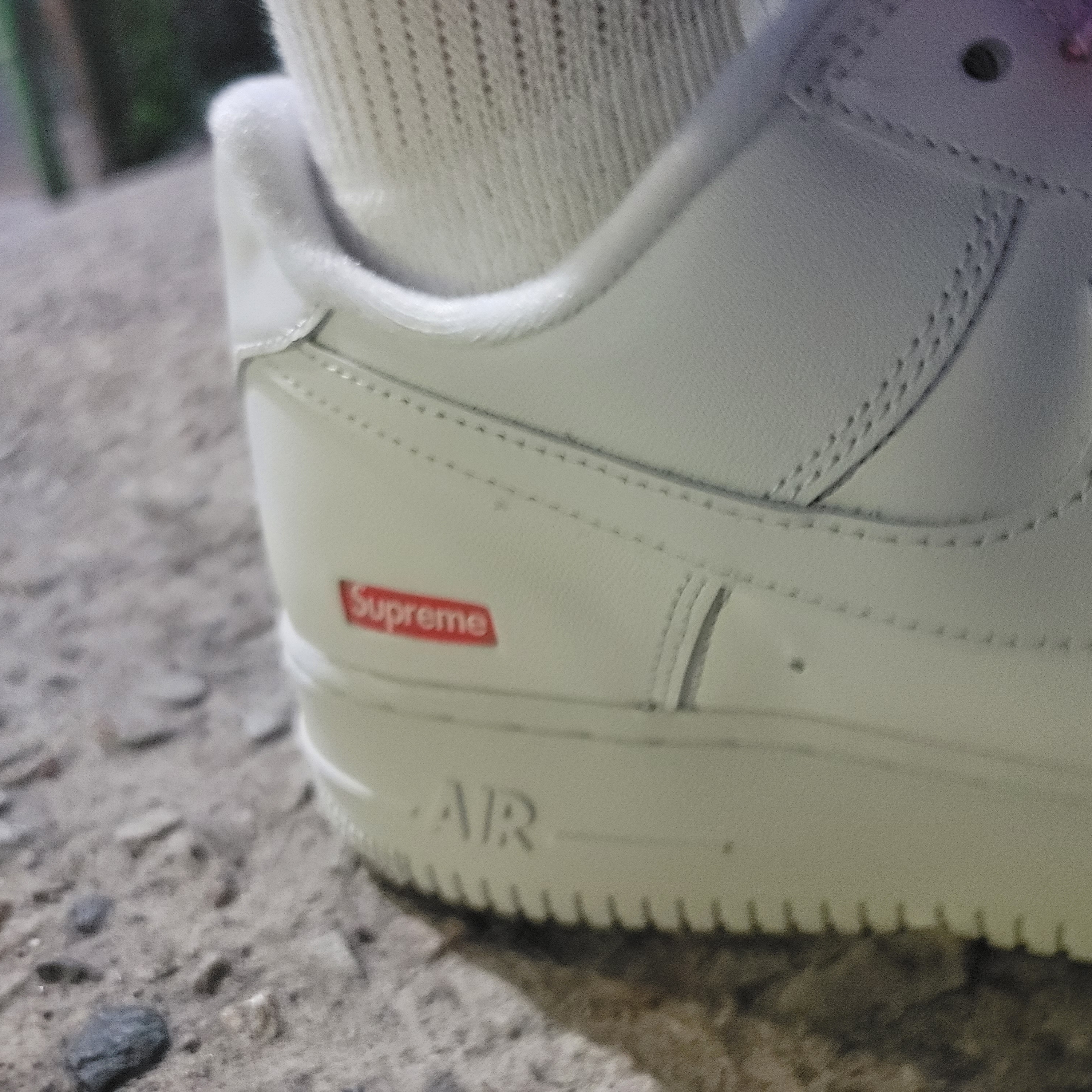 Supreme Hanes Crew Socks White (4 Pack), Nike x Supreme Air Force 1 Low White 착용 스타일 - 2