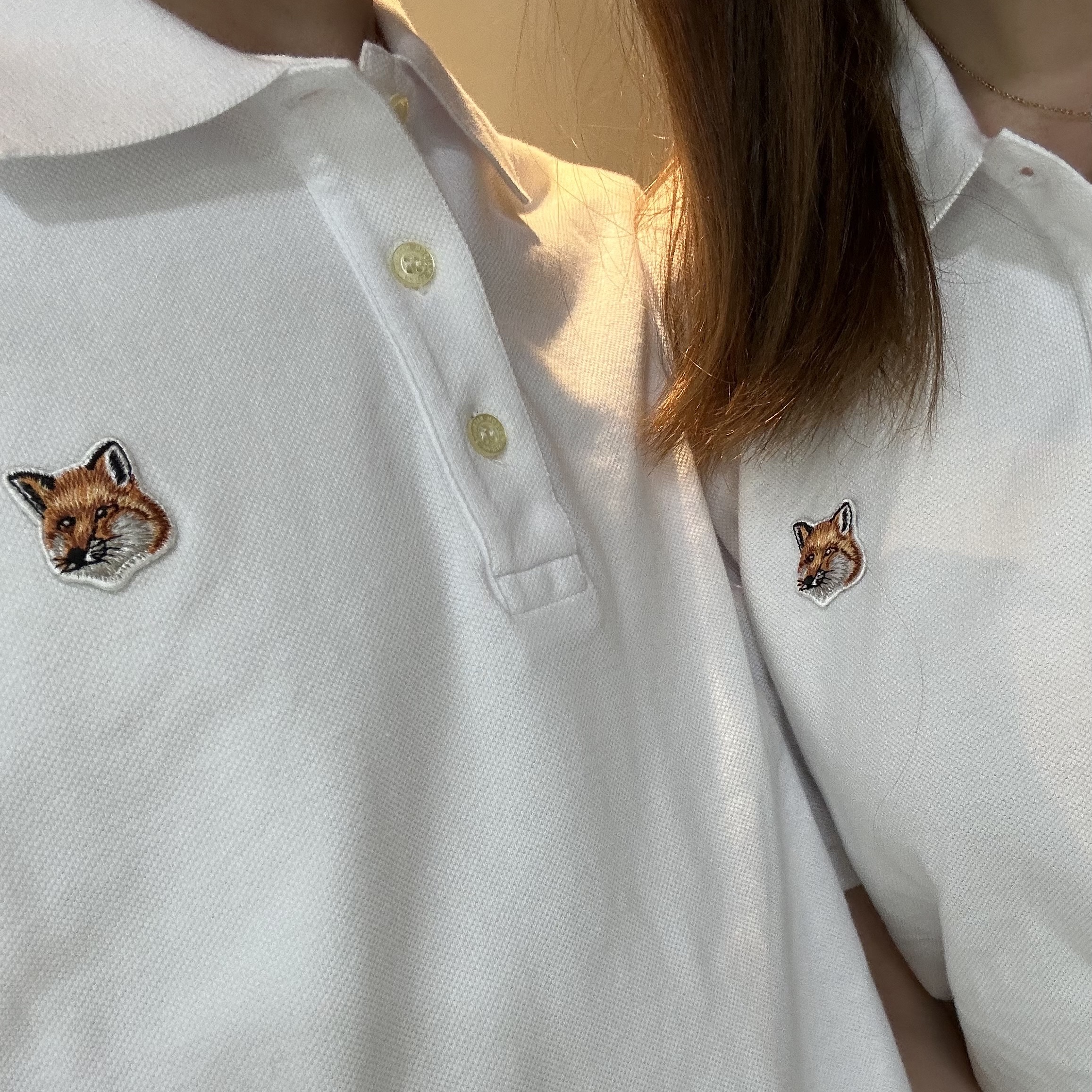 Maison Kitsune Fox Head Patch Classic Polo White 착용 스타일