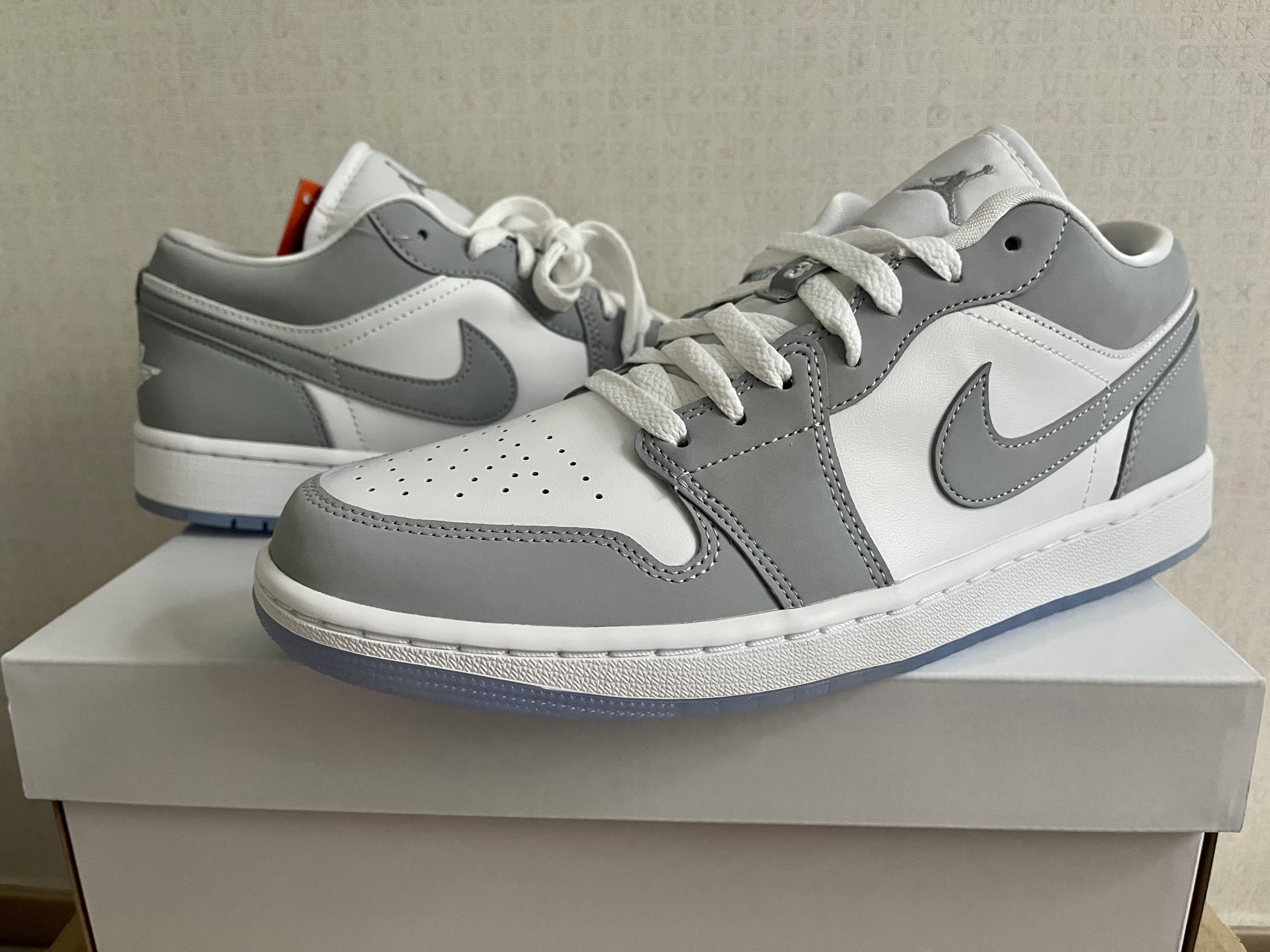 (W) Jordan 1 Low White Wolf Grey 착용 스타일 - 2