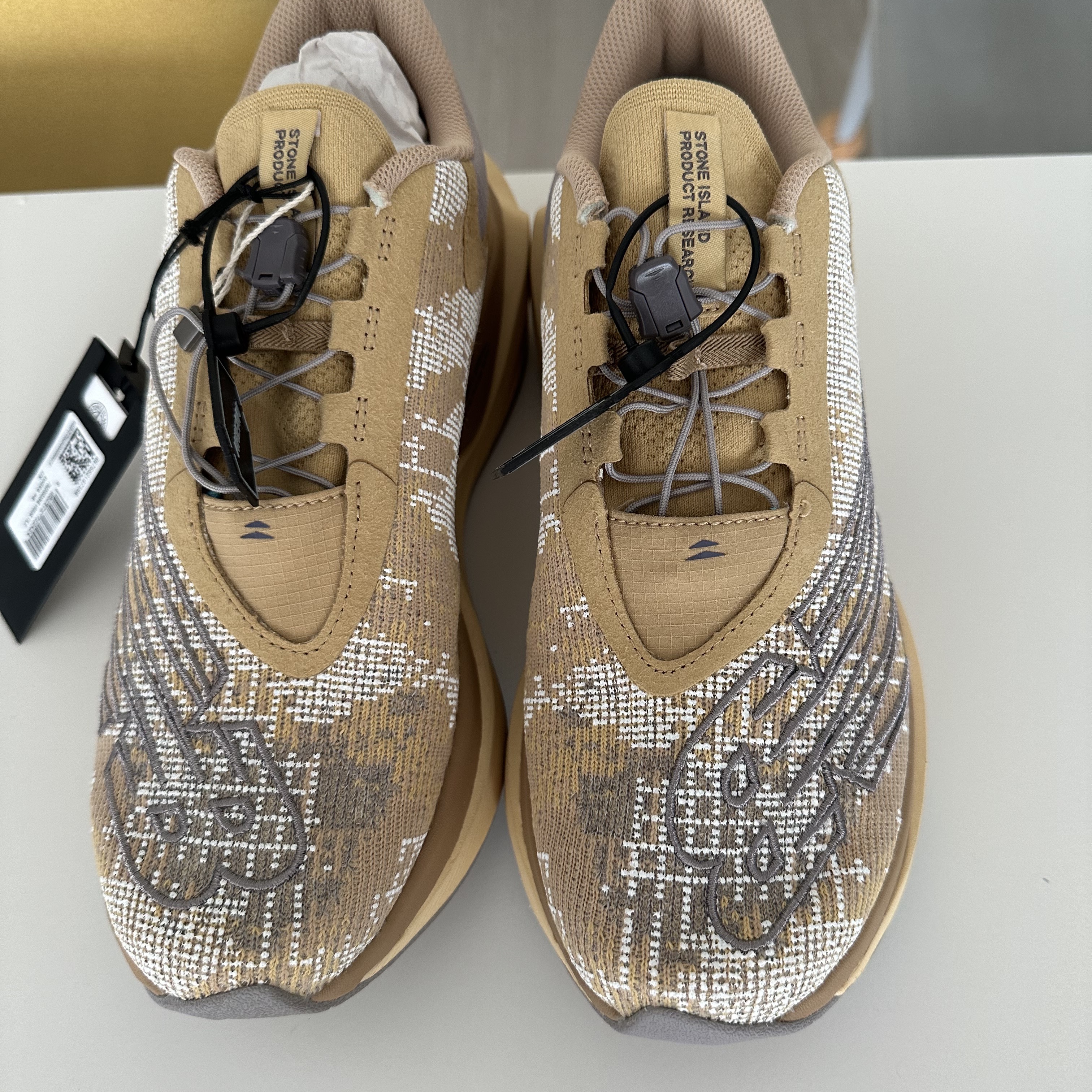 New Balance x Stone Island x Tokyo Design Studios FuelCell C1 Beige 착용 스타일 - 1