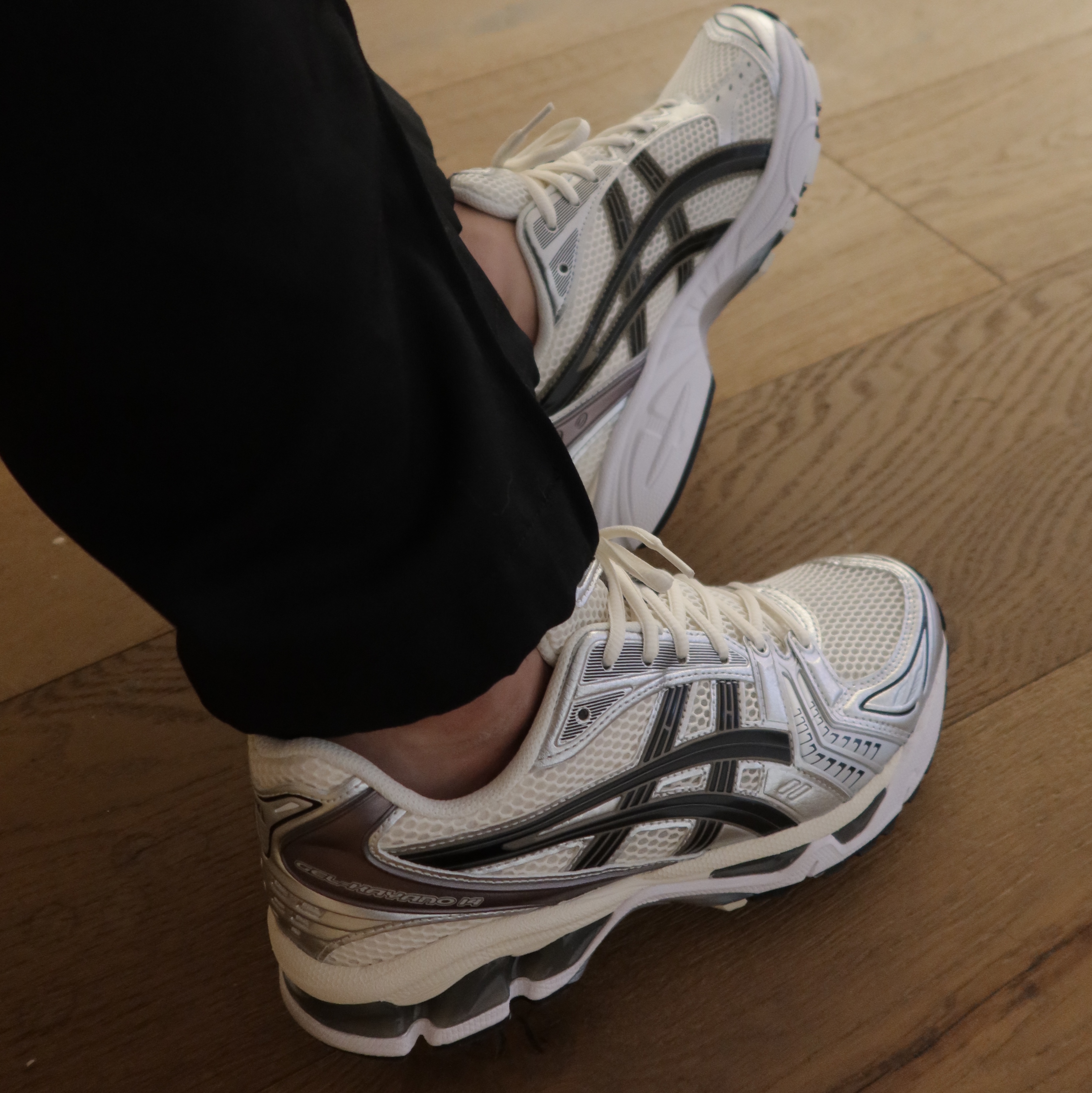 Asics Gel-Kayano 14 Cream Black 착용 스타일