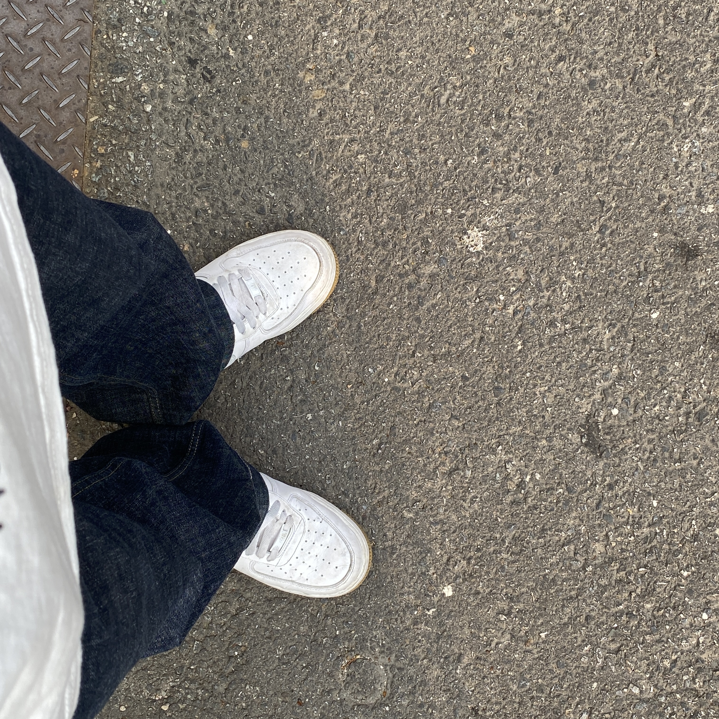 Nike Air Force 1 '07 White Gum Light Brown 착용 스타일 - 2