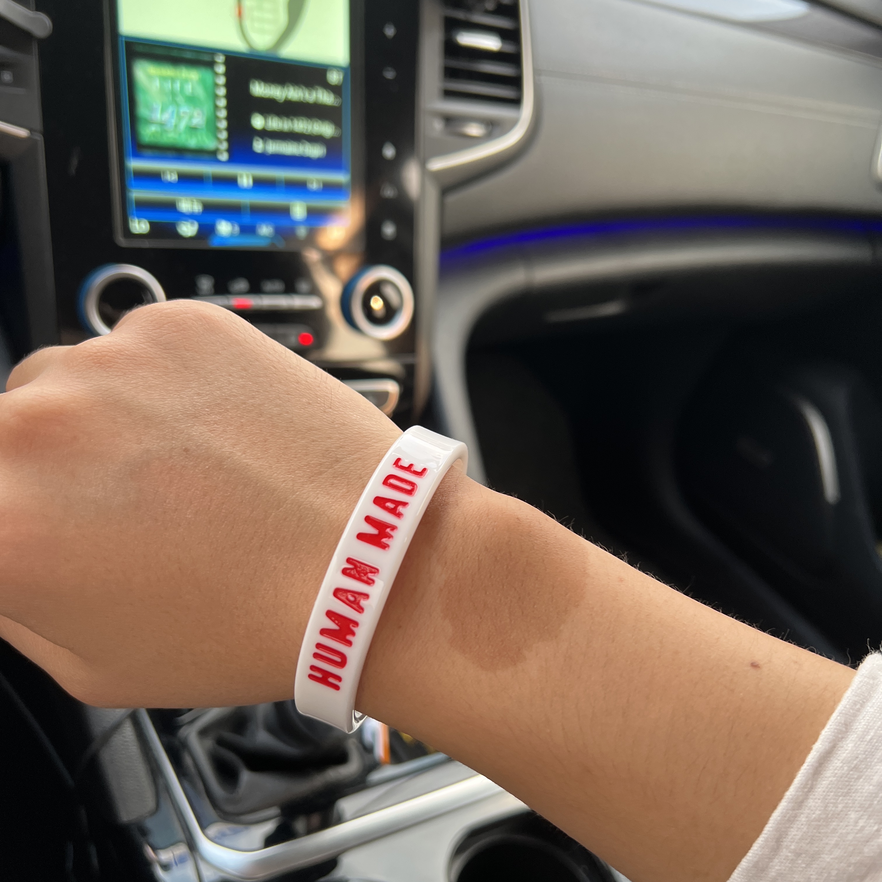 Human Made Acrylic Bangle #2 White 착용 스타일