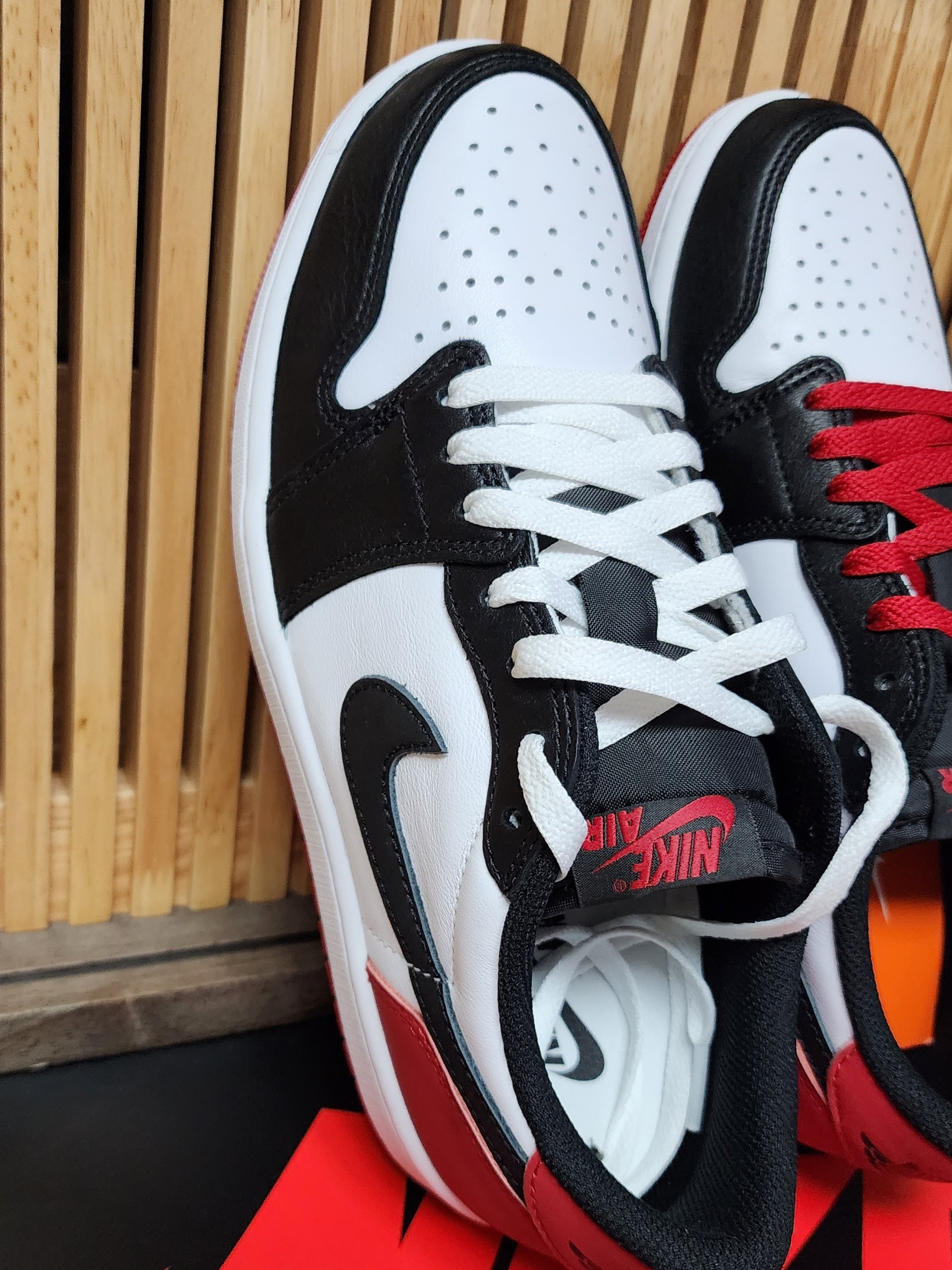Jordan 1 Retro Low OG Black Toe 착용 스타일 - 2