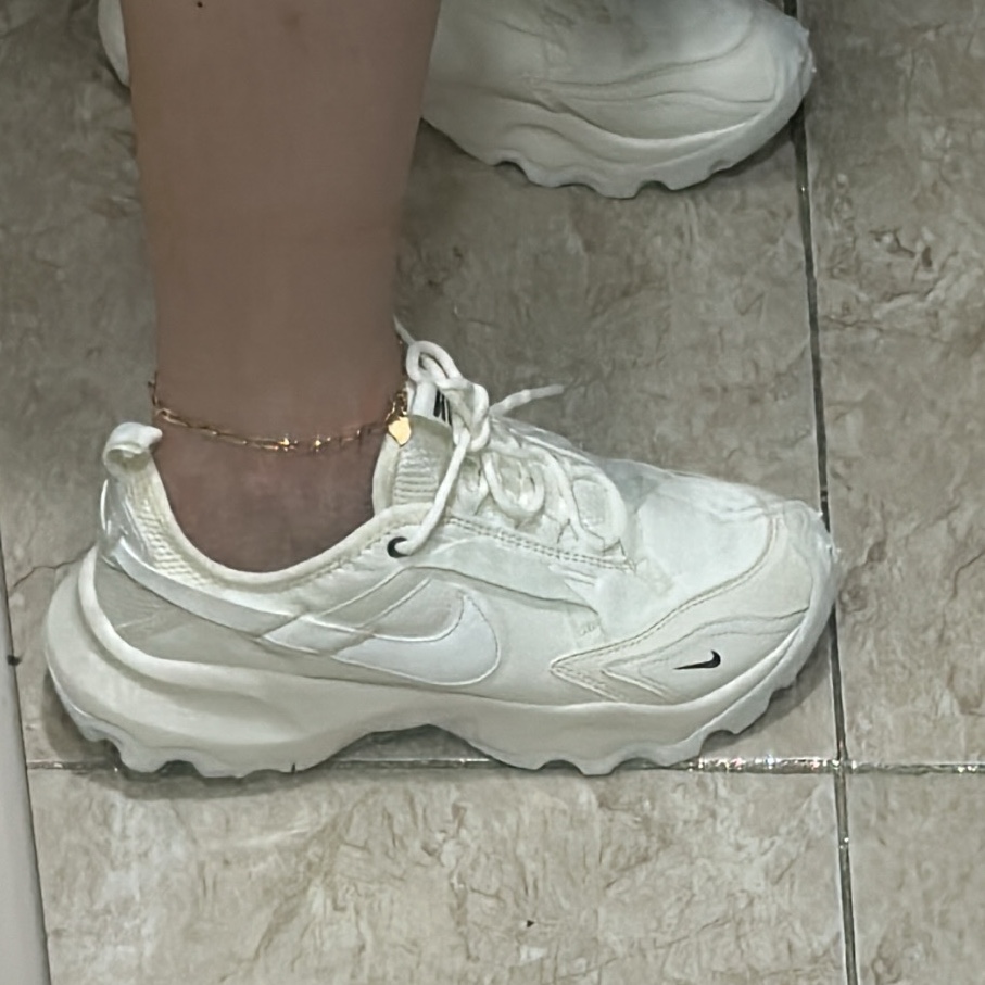 (W) Nike TC 7900 Summit White 착용 스타일