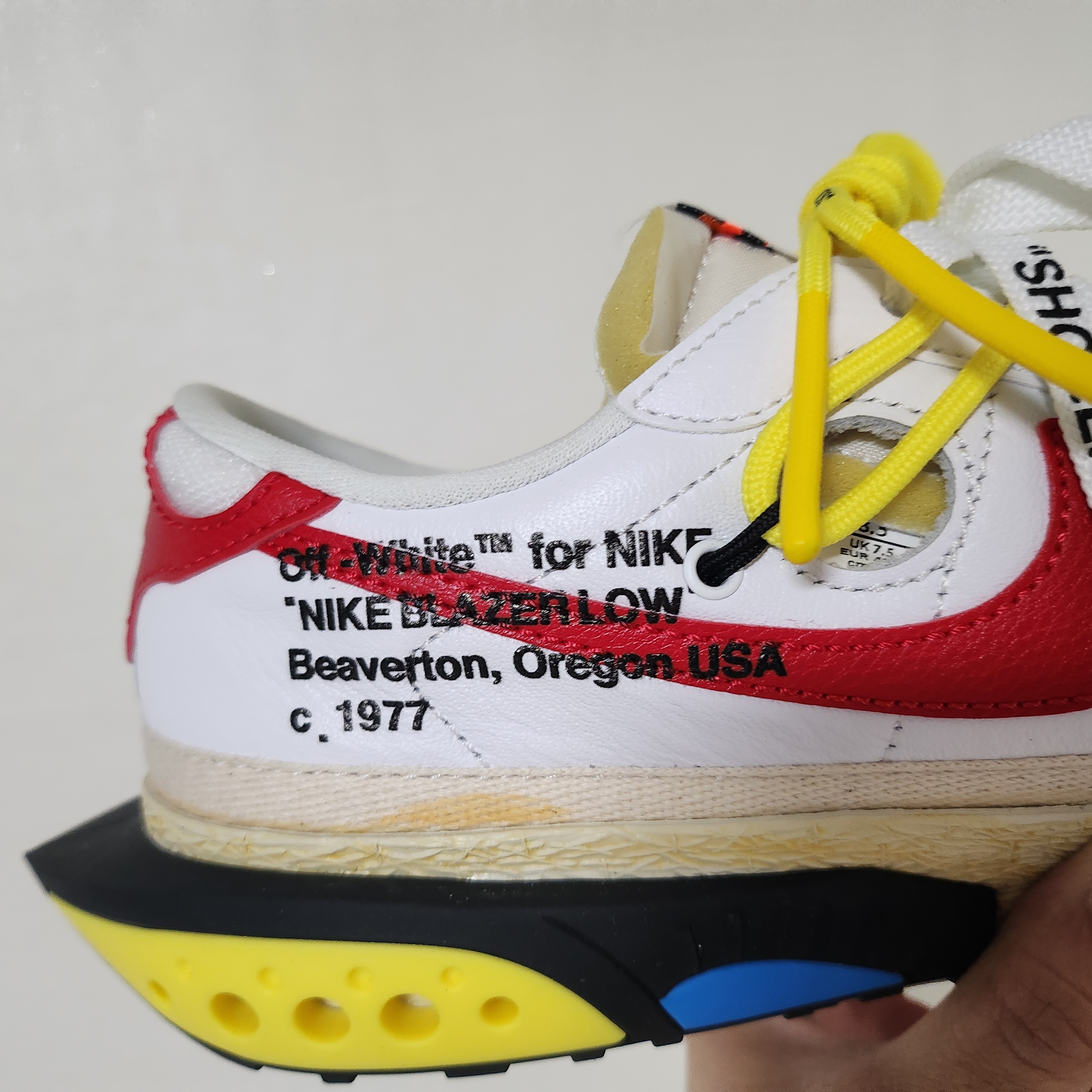 Nike x Off-White Blazer Low '77 White and University Red 착용 스타일 - 4
