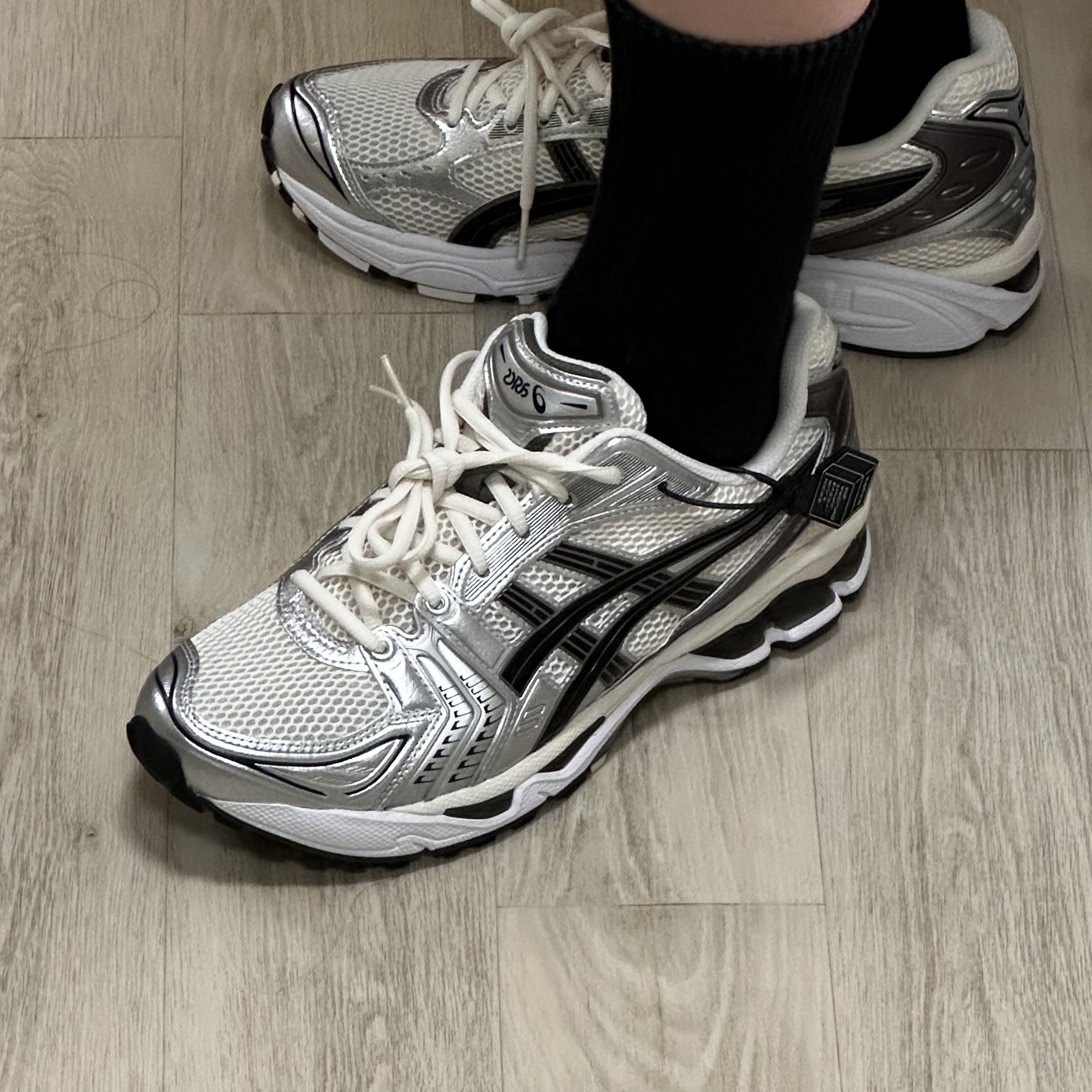 Asics Gel-Kayano 14 Cream Black 착용 스타일 - 1